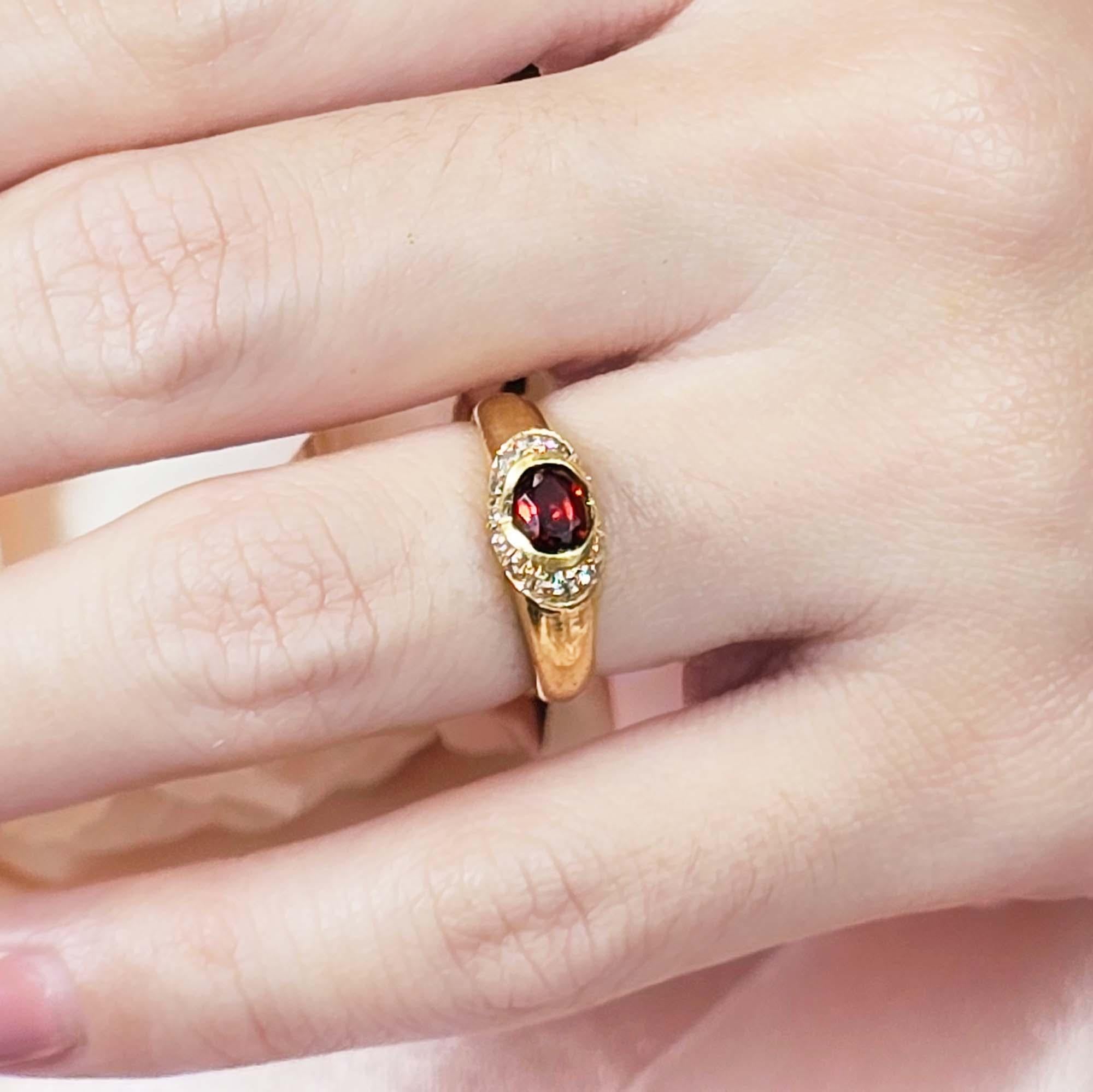 Garnet and Diamond Vintage Style  Ring in Solid 9K Yellow Gold For Sale 5