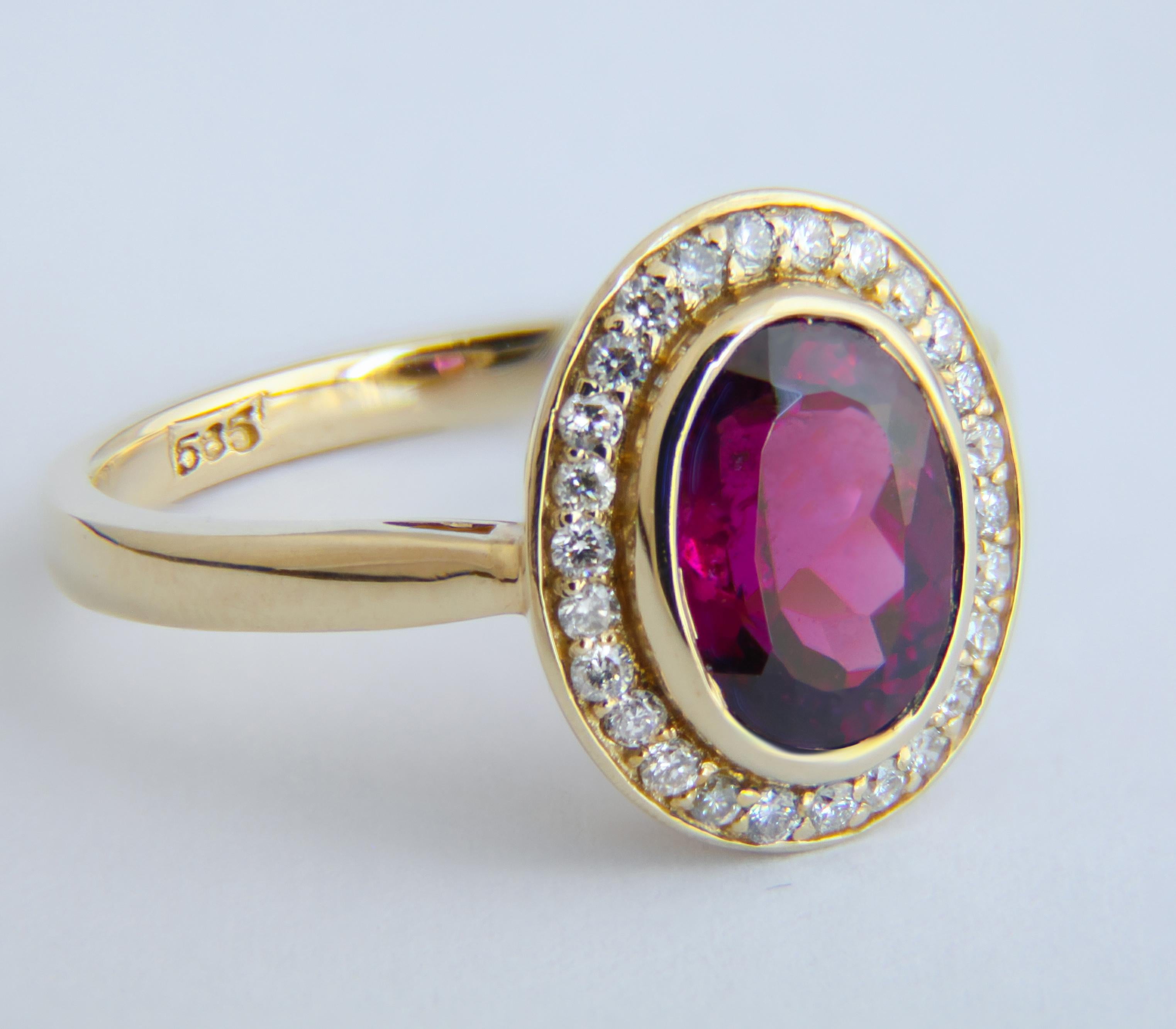 Women's Garnet and diamonds 14k gold ring.  For Sale