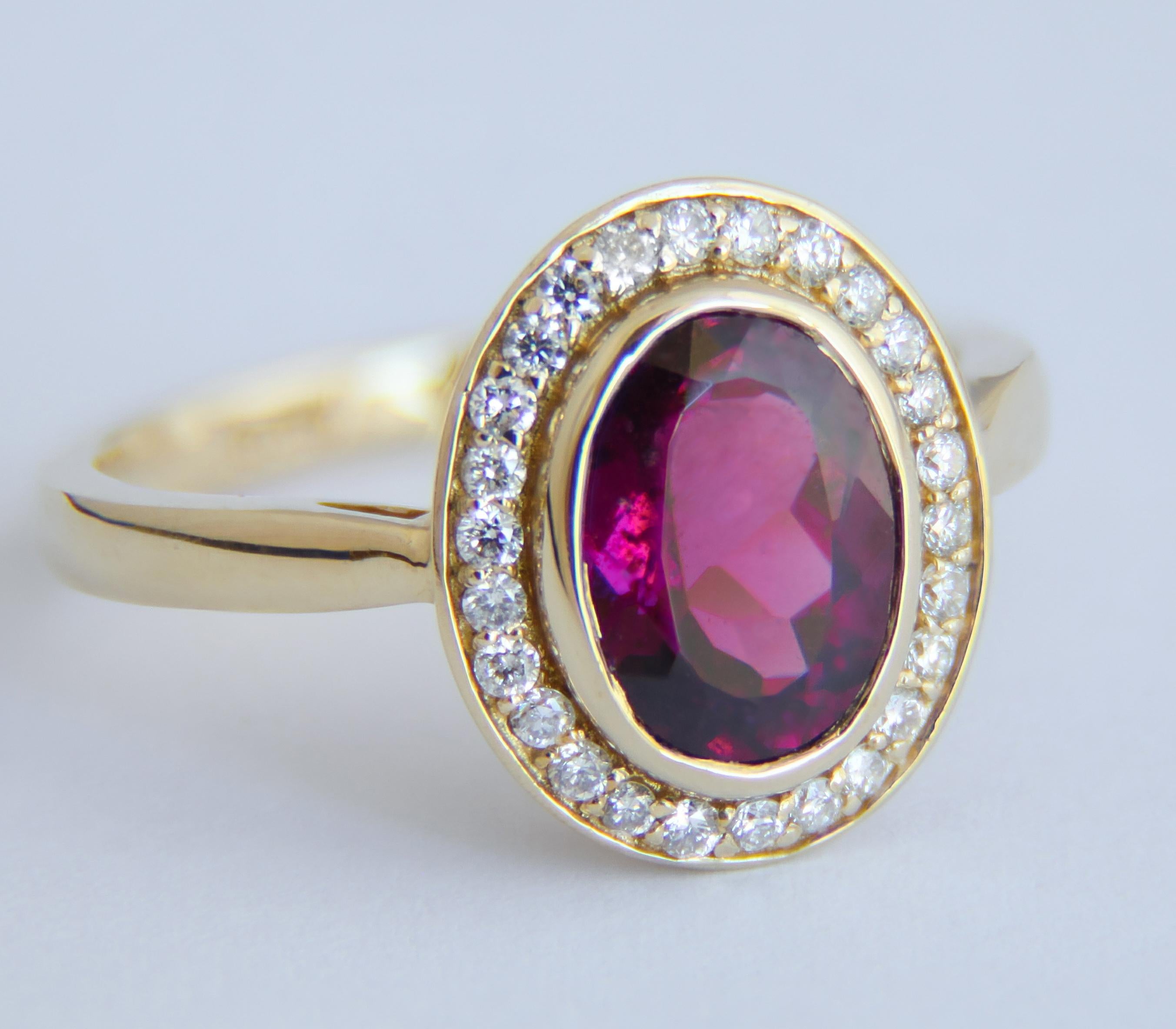 Garnet and diamonds 14k gold ring.  For Sale 1
