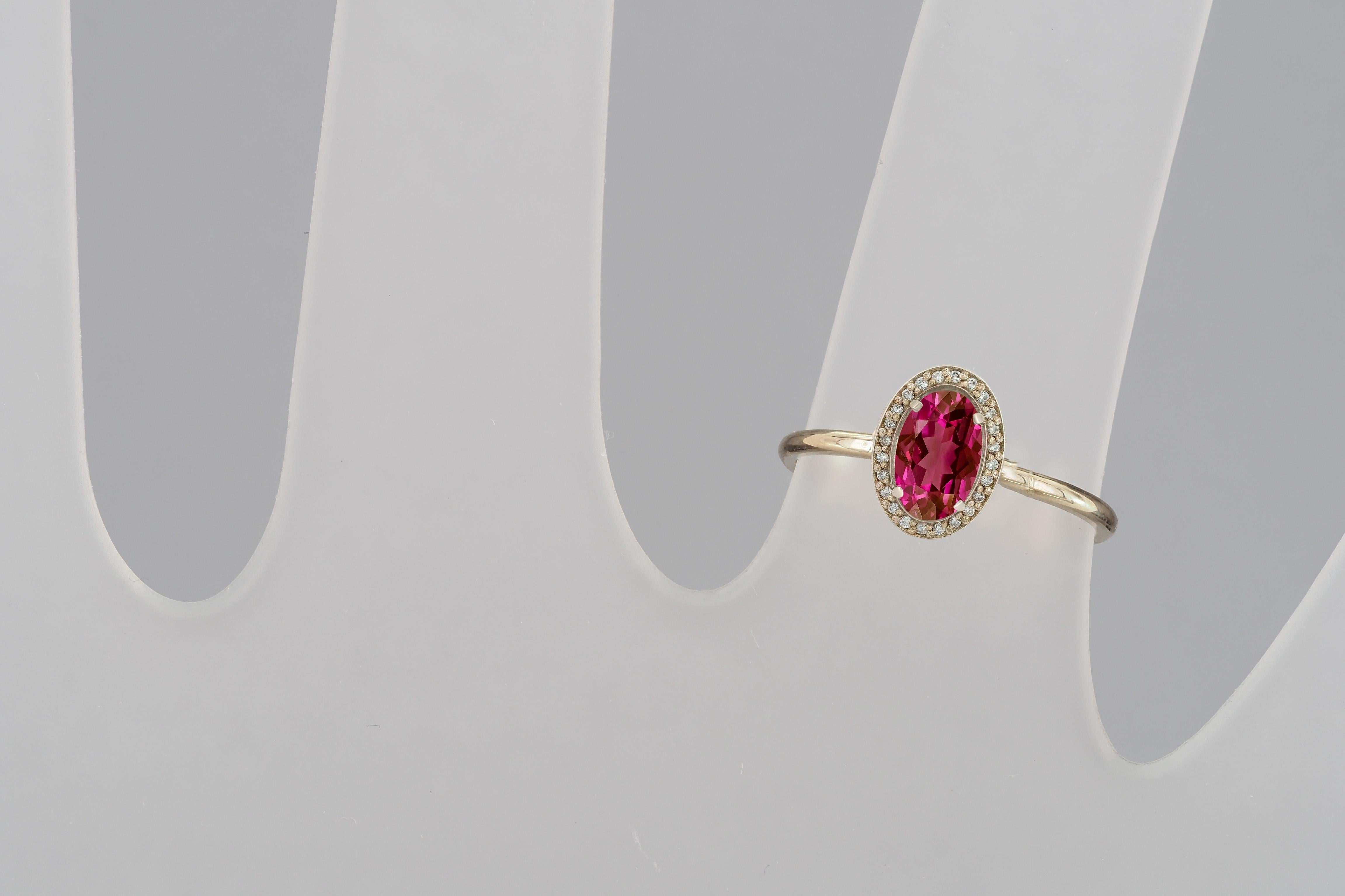 in vendita:  Anello in oro 14k con granato e diamanti. 9
