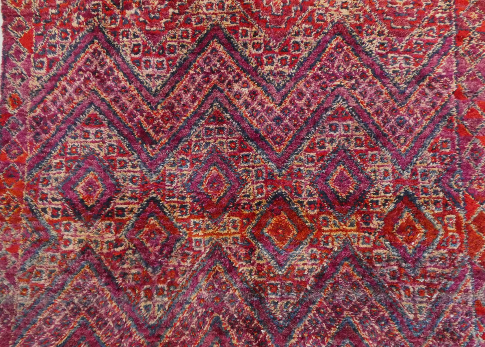 Granat und Magenta Midcentury Marokkanisch Zayane Wollteppich 5'10 x 8'9 im Angebot 4