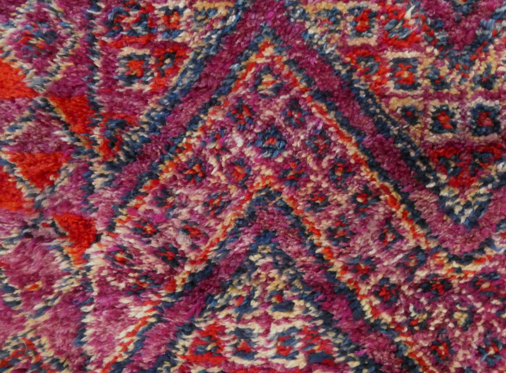 Granat und Magenta Midcentury Marokkanisch Zayane Wollteppich 5'10 x 8'9 im Angebot 1