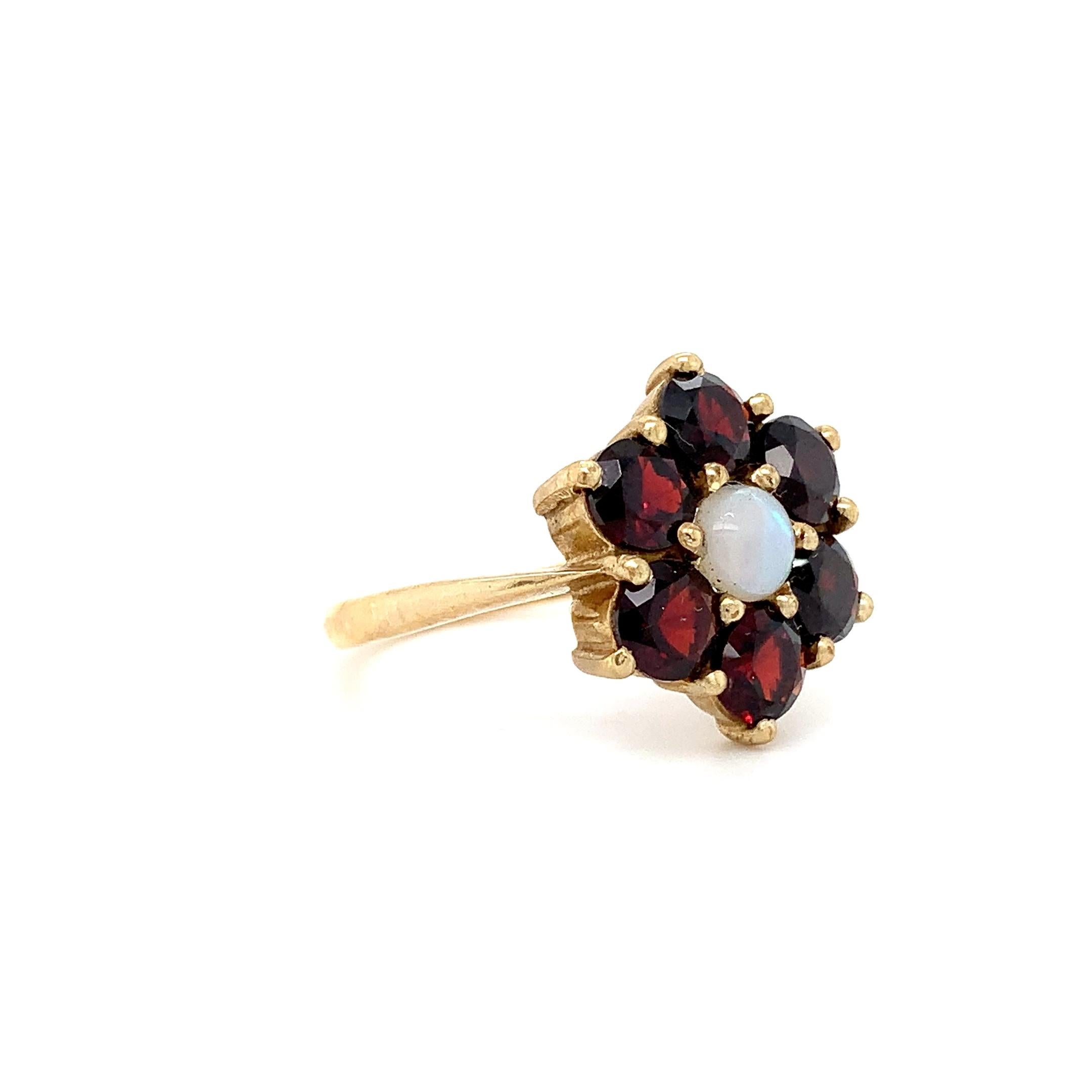 Granat und Opal antiker Verlobungsring Gelbgold (Rundschliff) im Angebot