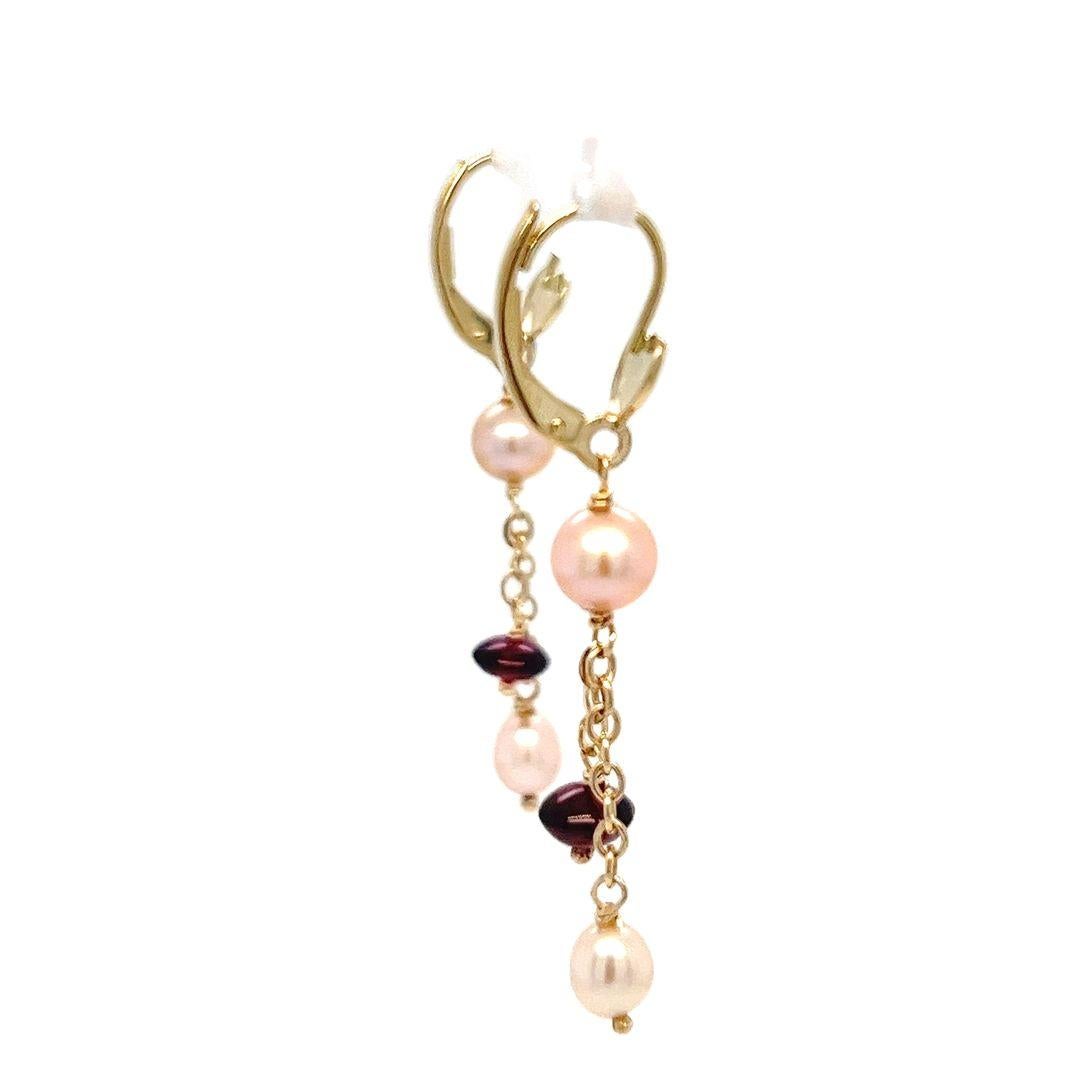 Garnet and Pearl Drop Earrings in Yellow Gold In Good Condition For Sale In Coral Gables, FL