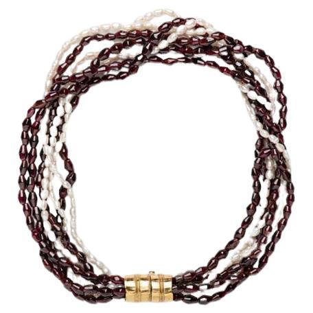  G/227 -  Elegant and simple torchon of garnets and pearls, but with a special gold clasp alla handmade.
Pearls give light to garnets.     It's new, never worn.
