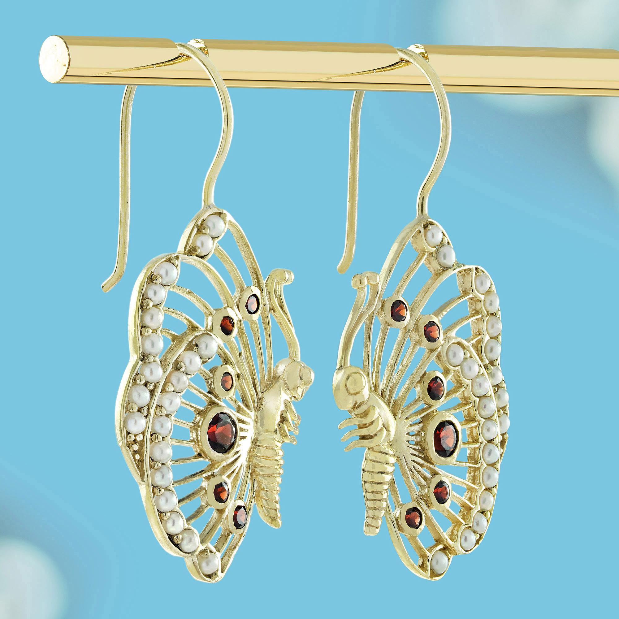 Granat und Perle Vintage Style Schmetterling baumeln Ohrringe in 9K Gold (Edwardian) im Angebot