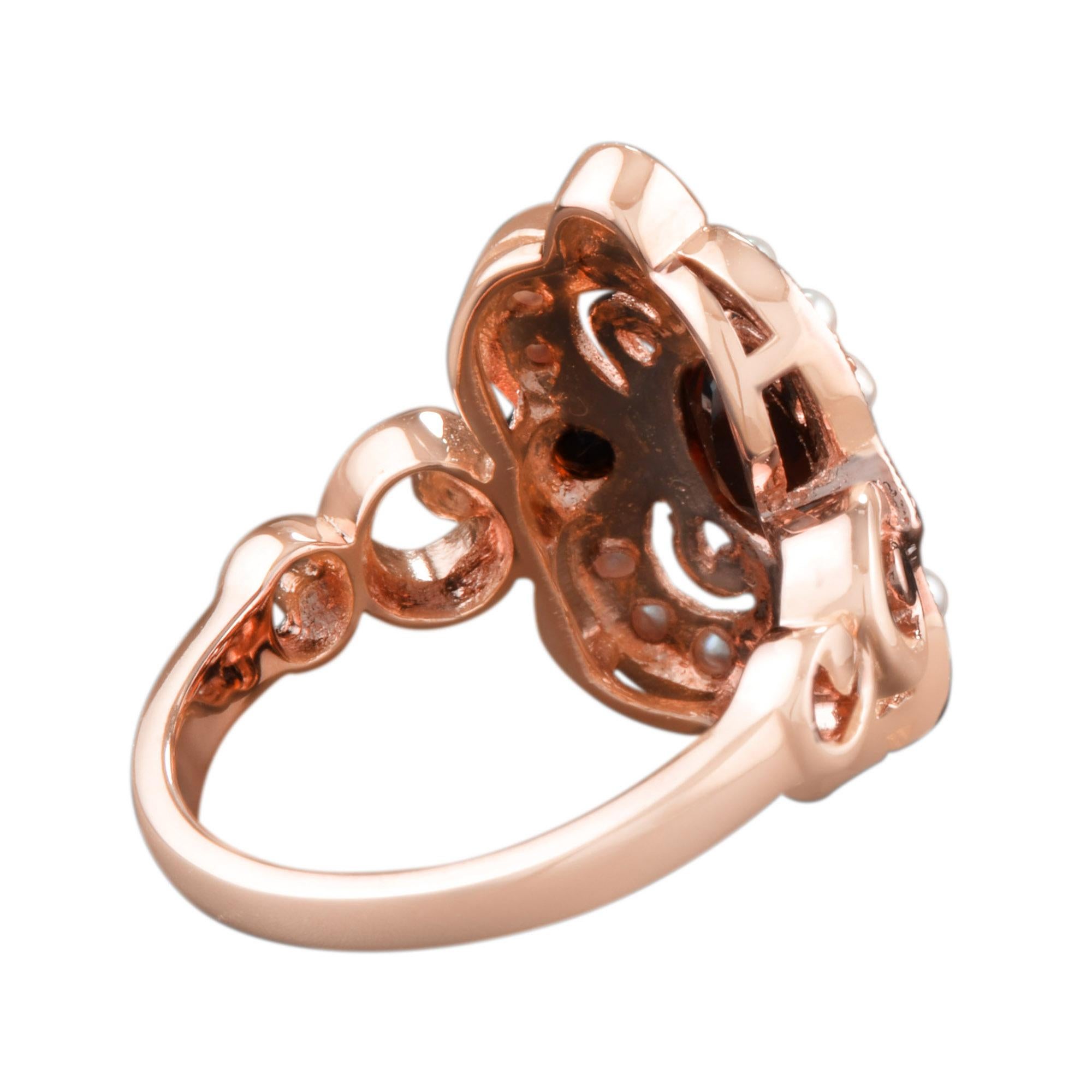 Garnet and Pearl Vintage Style Cocktail Ring in 14K Rose Gold In New Condition For Sale In Bangkok, TH