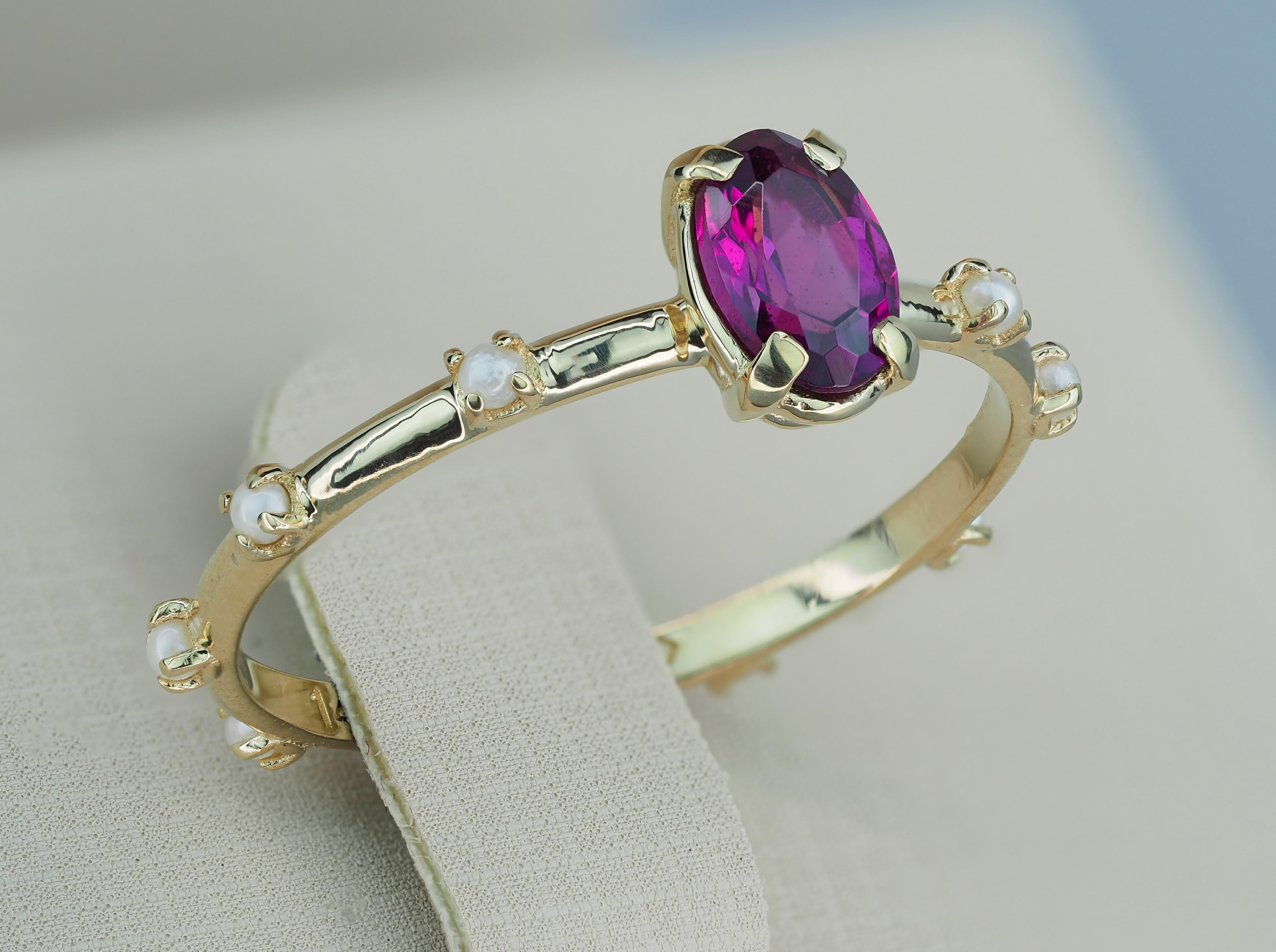 Garnet And Pearls 14k gold ring.  In New Condition For Sale In Istanbul, TR