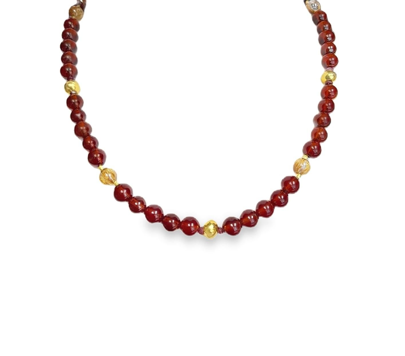 Collana di perline di granato e quarzo rutilato con accenti d'oro, 18,5 pollici In condizioni Nuovo in vendita a Los Angeles, CA