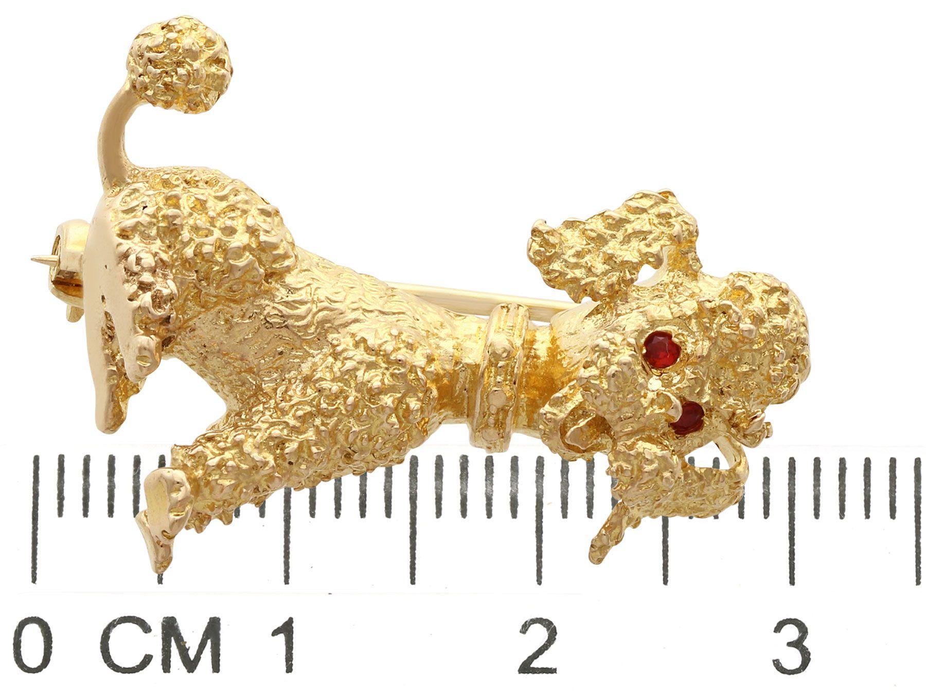 Garnet and Yellow Gold Poodle Brooch In Excellent Condition In Jesmond, Newcastle Upon Tyne