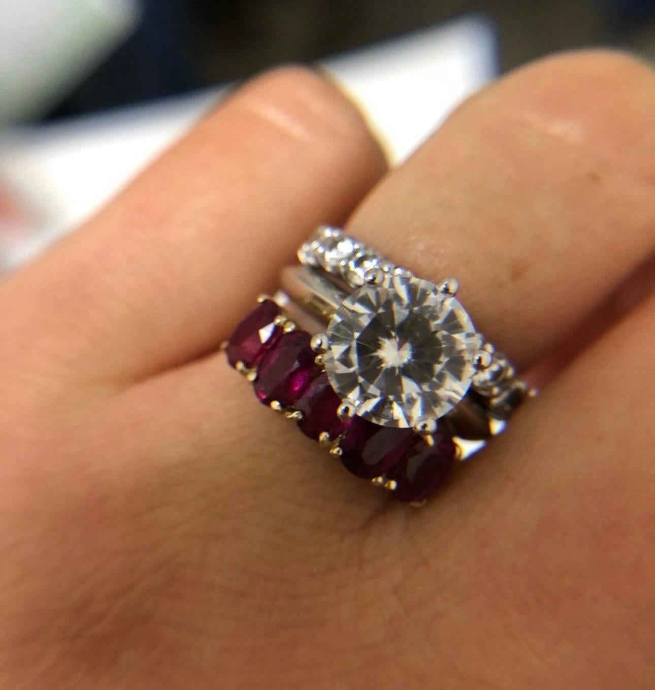 Oval Cut Garnet band 14KT gold wedding ring For Sale