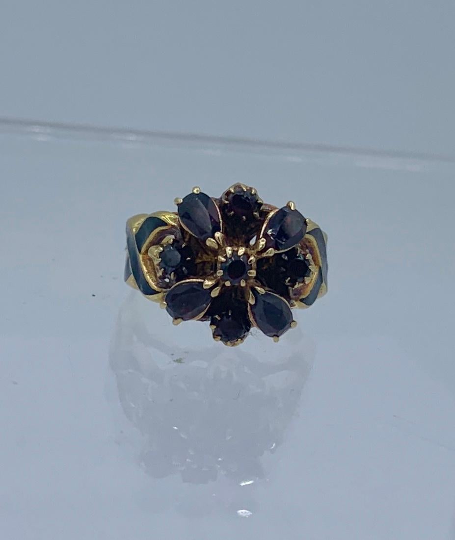 Garnet Black Enamel Ring 14 Karat Gold Antique Ring In Excellent Condition In New York, NY