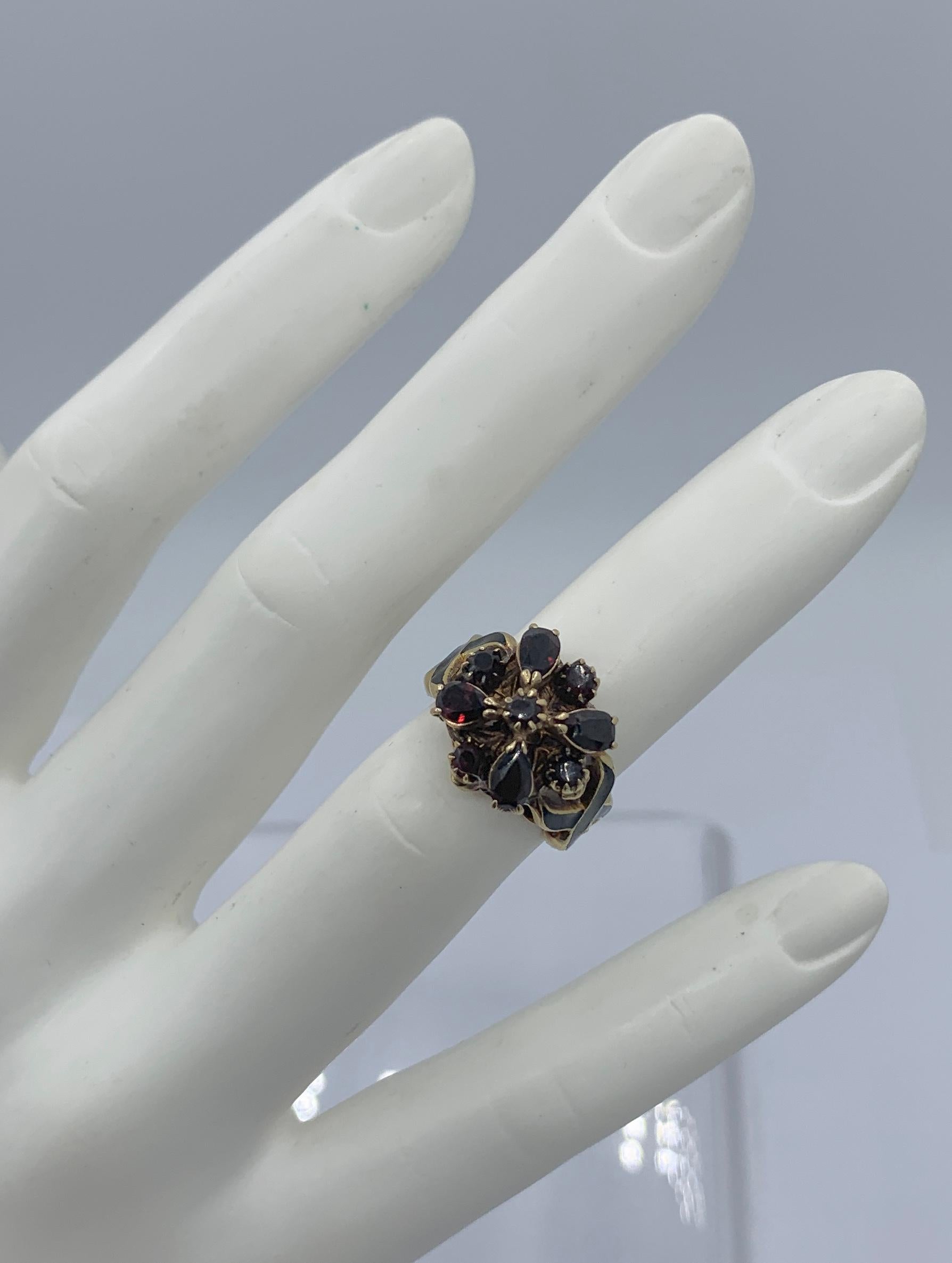 Garnet Black Enamel Ring 14 Karat Gold Antique Ring For Sale 1
