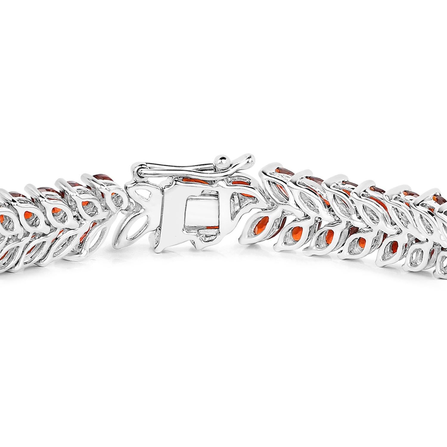 Taglio marquise Bracciale con granato 18,4 carati placcato oro bianco 18 carati A. Silver in vendita