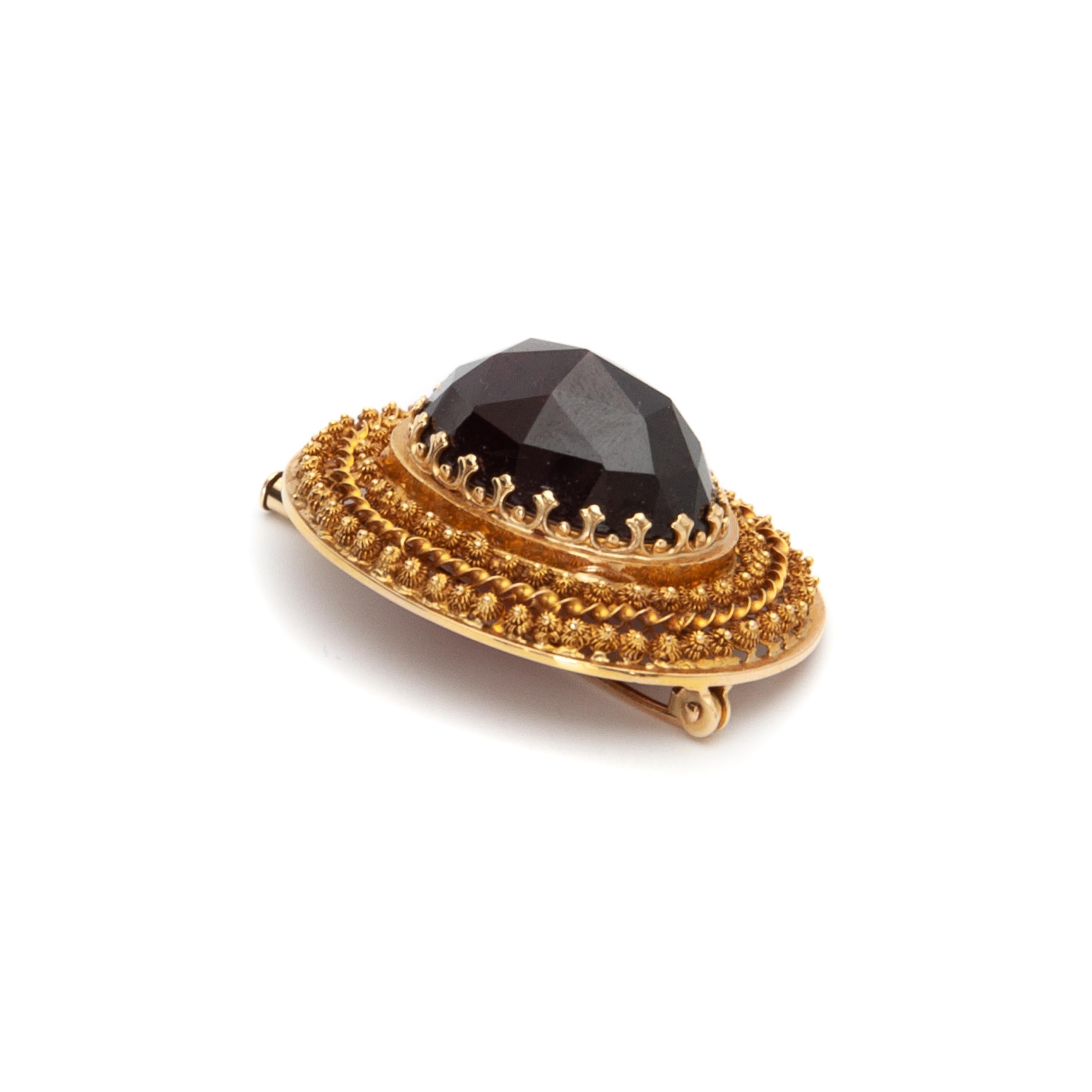 Oval Cut Victorian Garnet 14 Karat Gold Brooch, Netherlands 1890