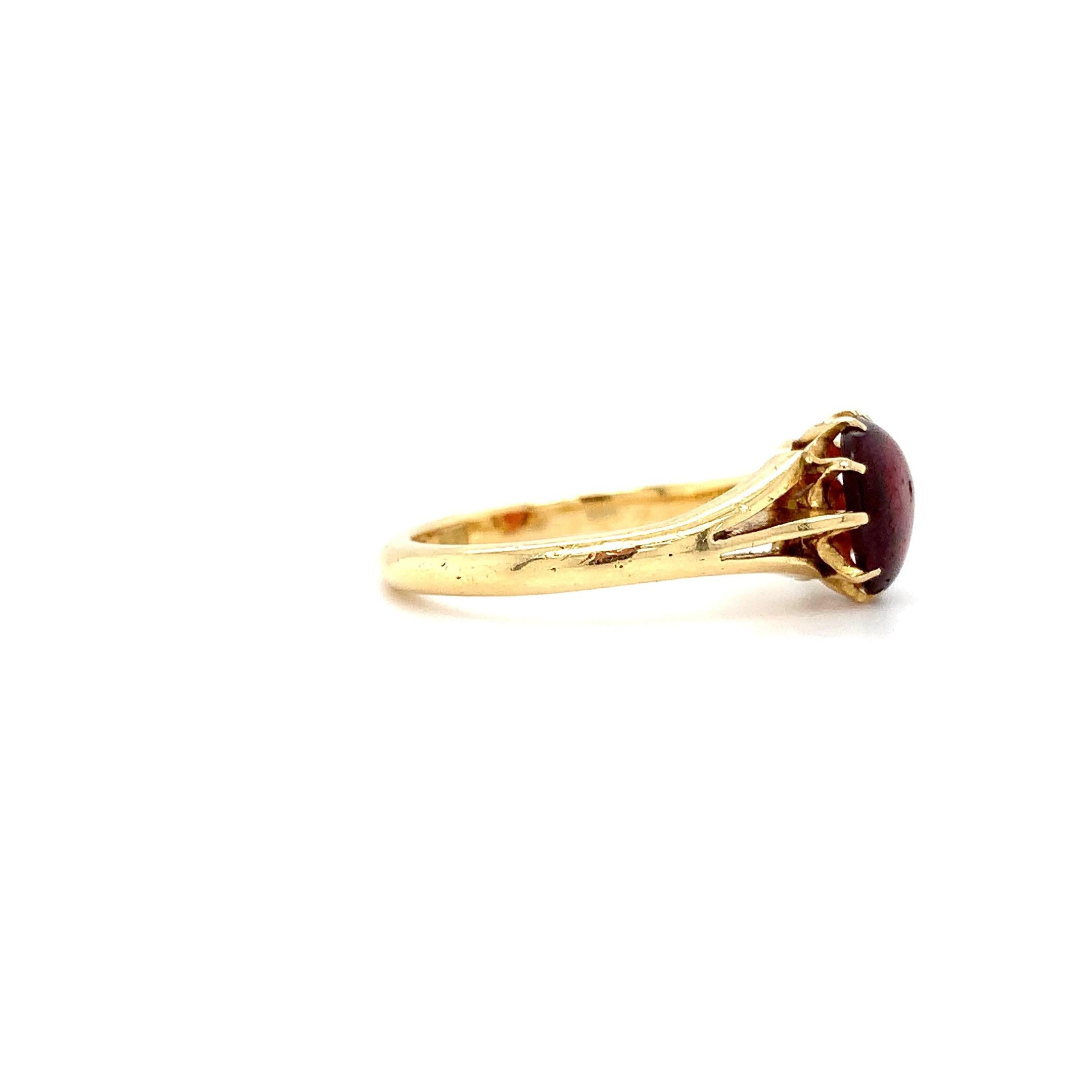 Women's Garnet Cabochon Antique Solitaire Engagement Ring 18k Yellow Gold For Sale