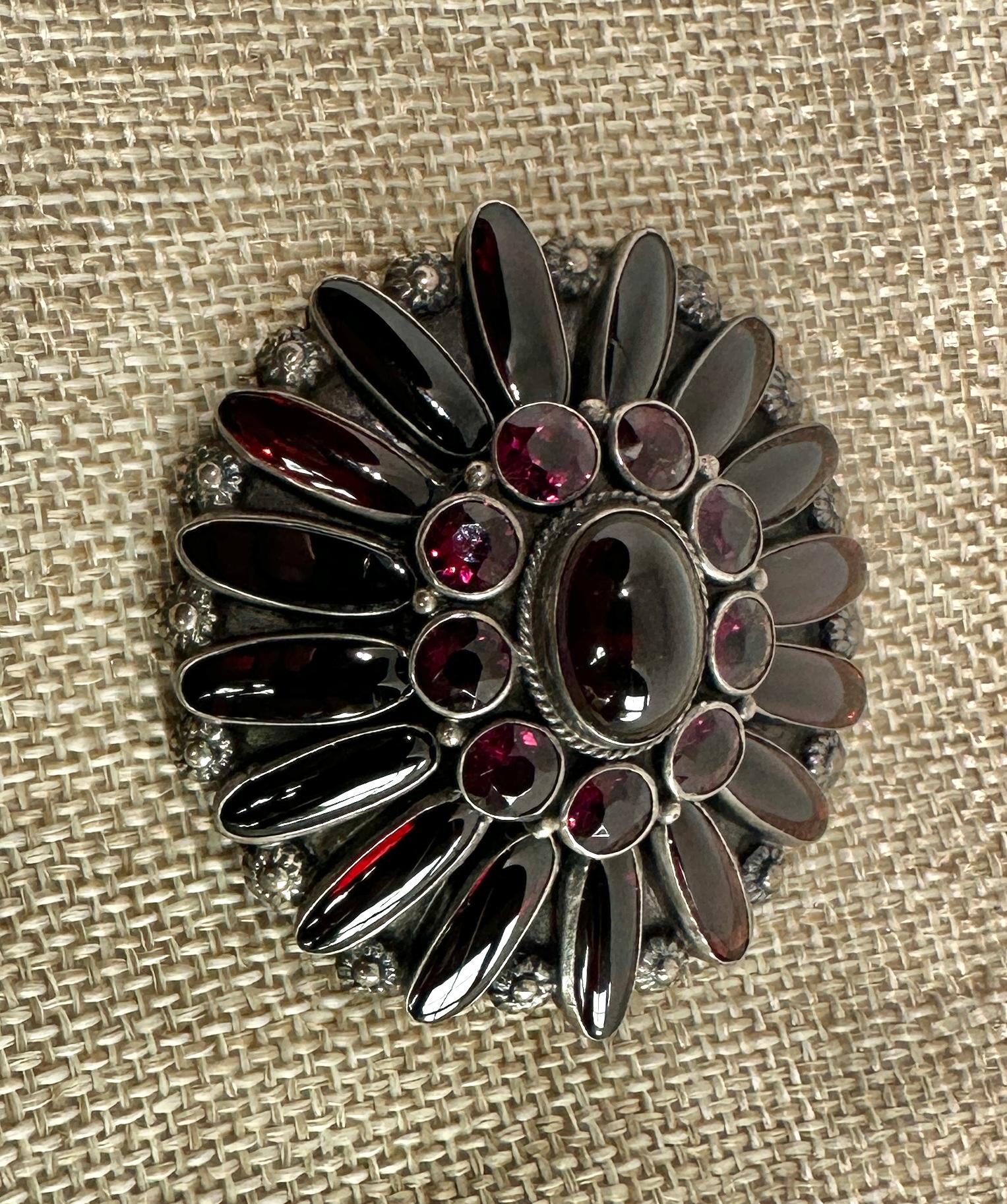 Broche austro-hongroise en grenat cabochon Epingle à broche Renaissance Revival Antique Flower en vente 6
