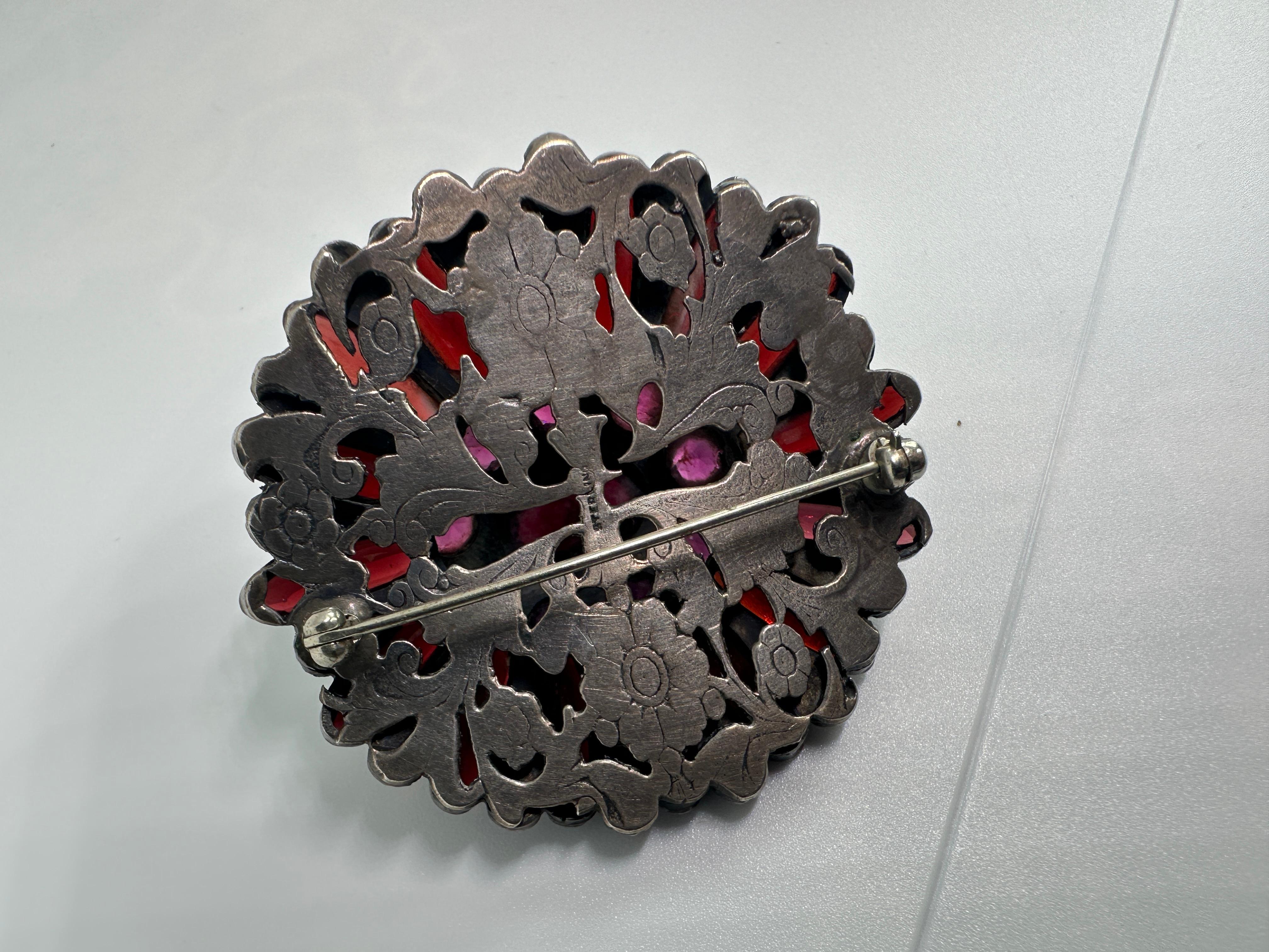 Broche austro-hongroise en grenat cabochon Epingle à broche Renaissance Revival Antique Flower en vente 7