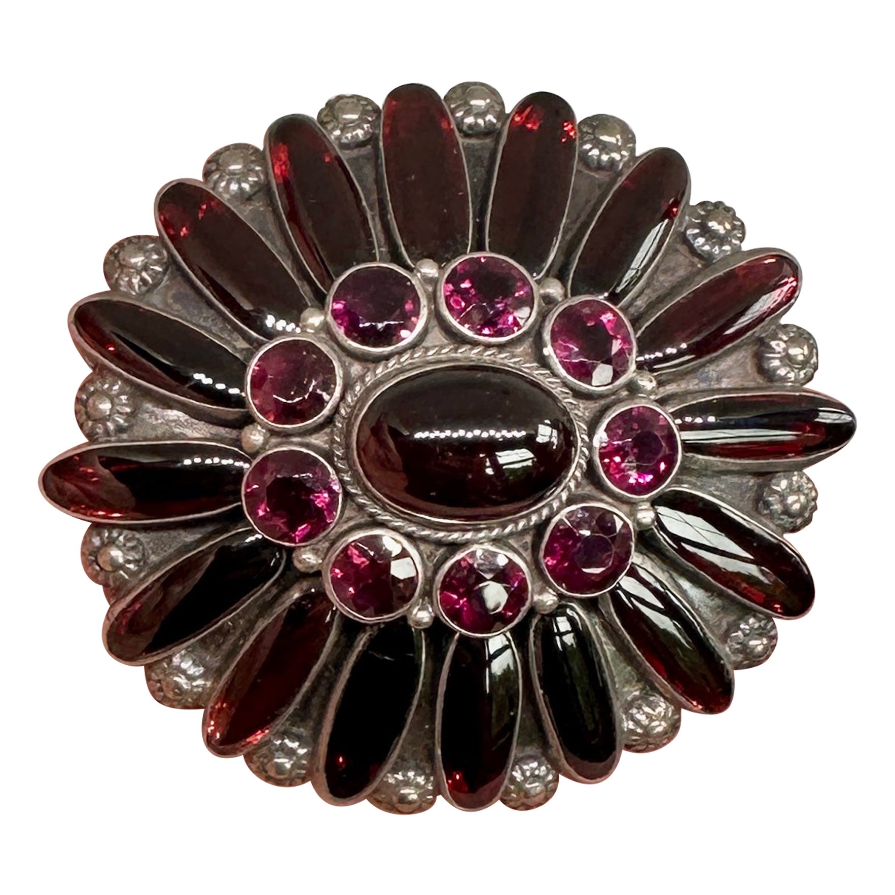 Broche austro-hongroise en grenat cabochon Epingle à broche Renaissance Revival Antique Flower en vente