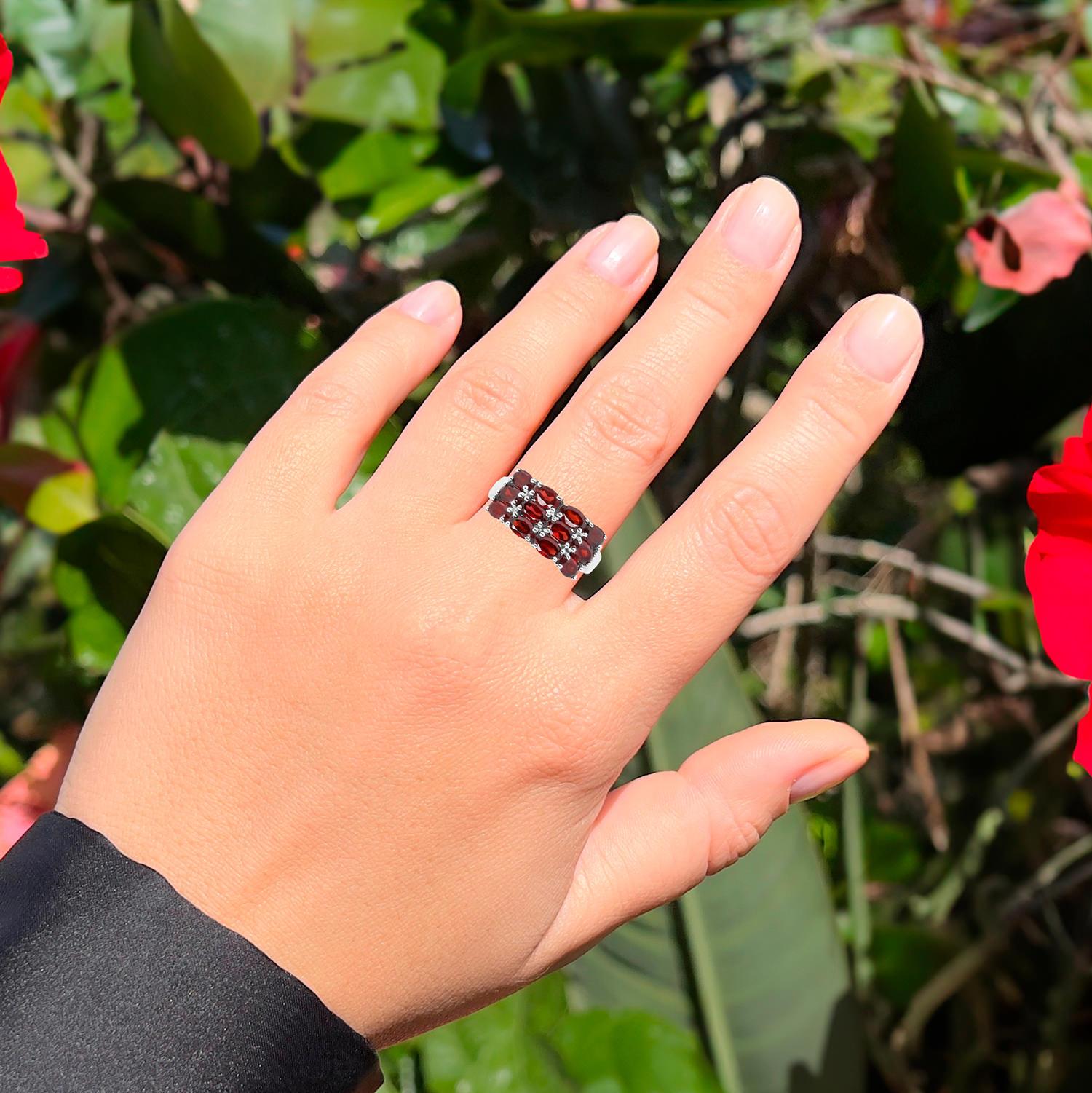 Contemporary Garnet Cluster Ring 3.83 Carats Sterling Silver For Sale