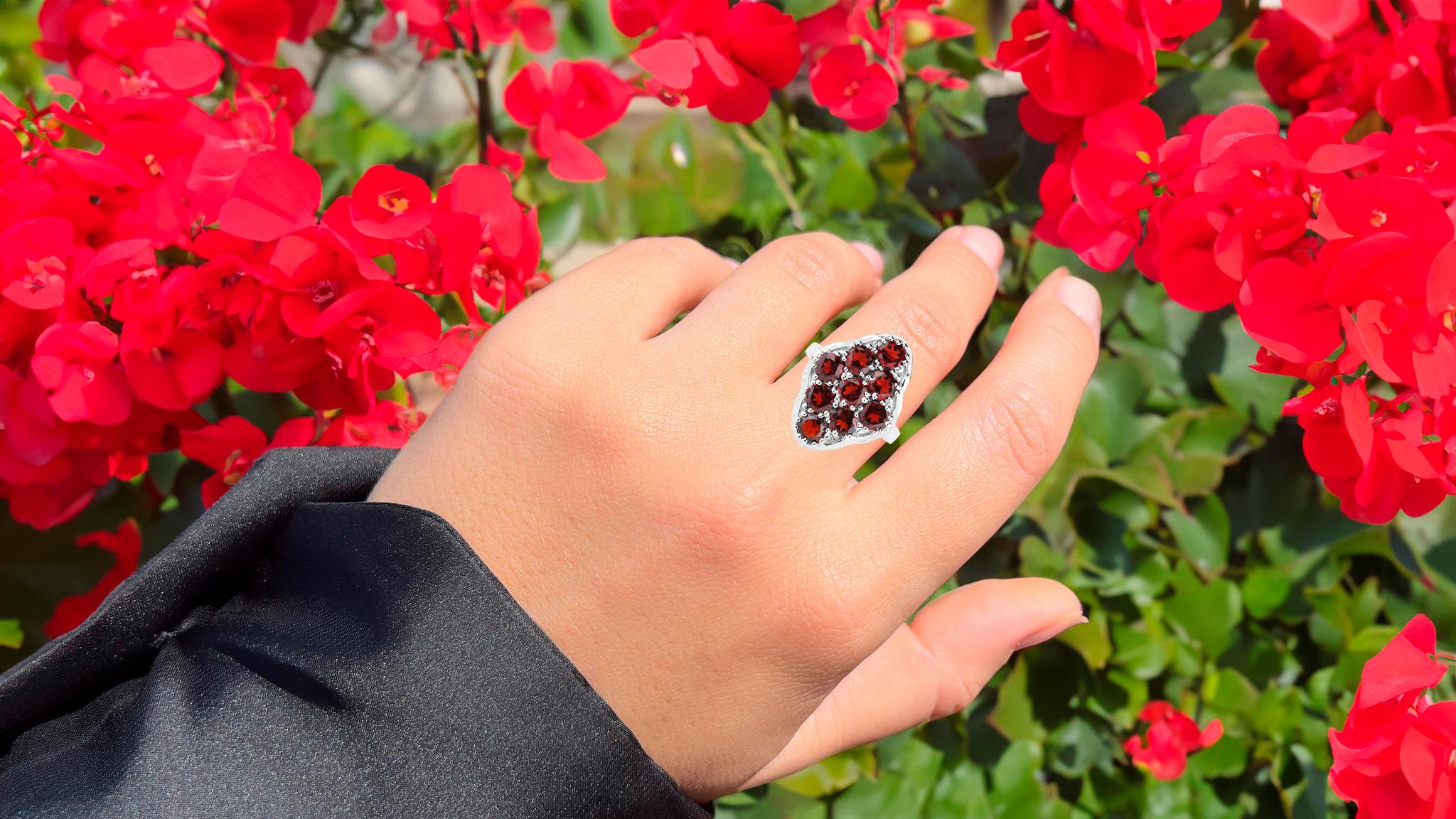 Granat Cluster Ring 5.21 Karat Sterling Silber (Rundschliff) im Angebot