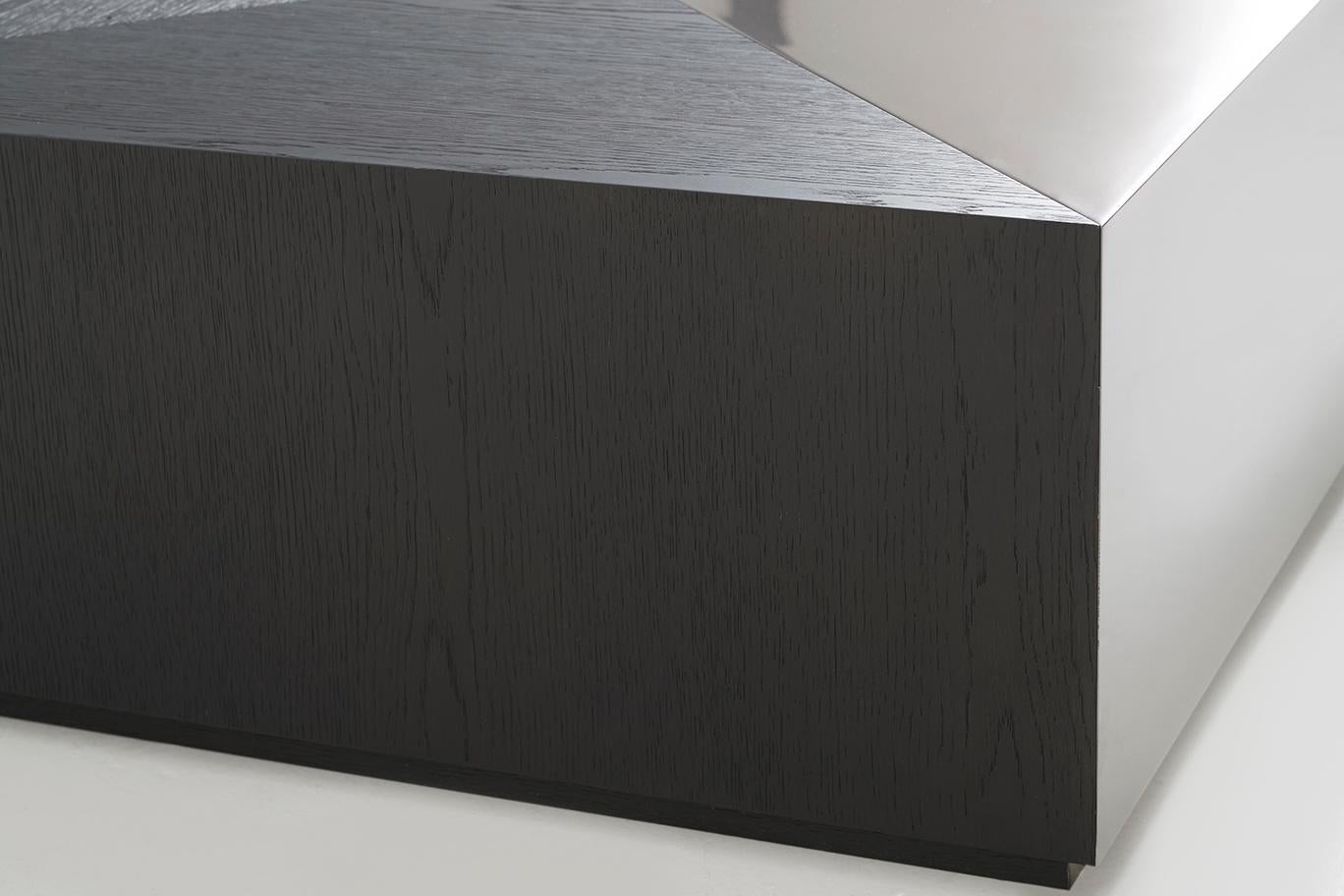 Garnet: The Garnet has a wooden base. It combines gun metal lacquer with brushed oak. 

Dark brushed oak or a gun metal look? The choice is yours. As the Garnet is available in various dimensions and looks, it is suitable for use as a coffee table