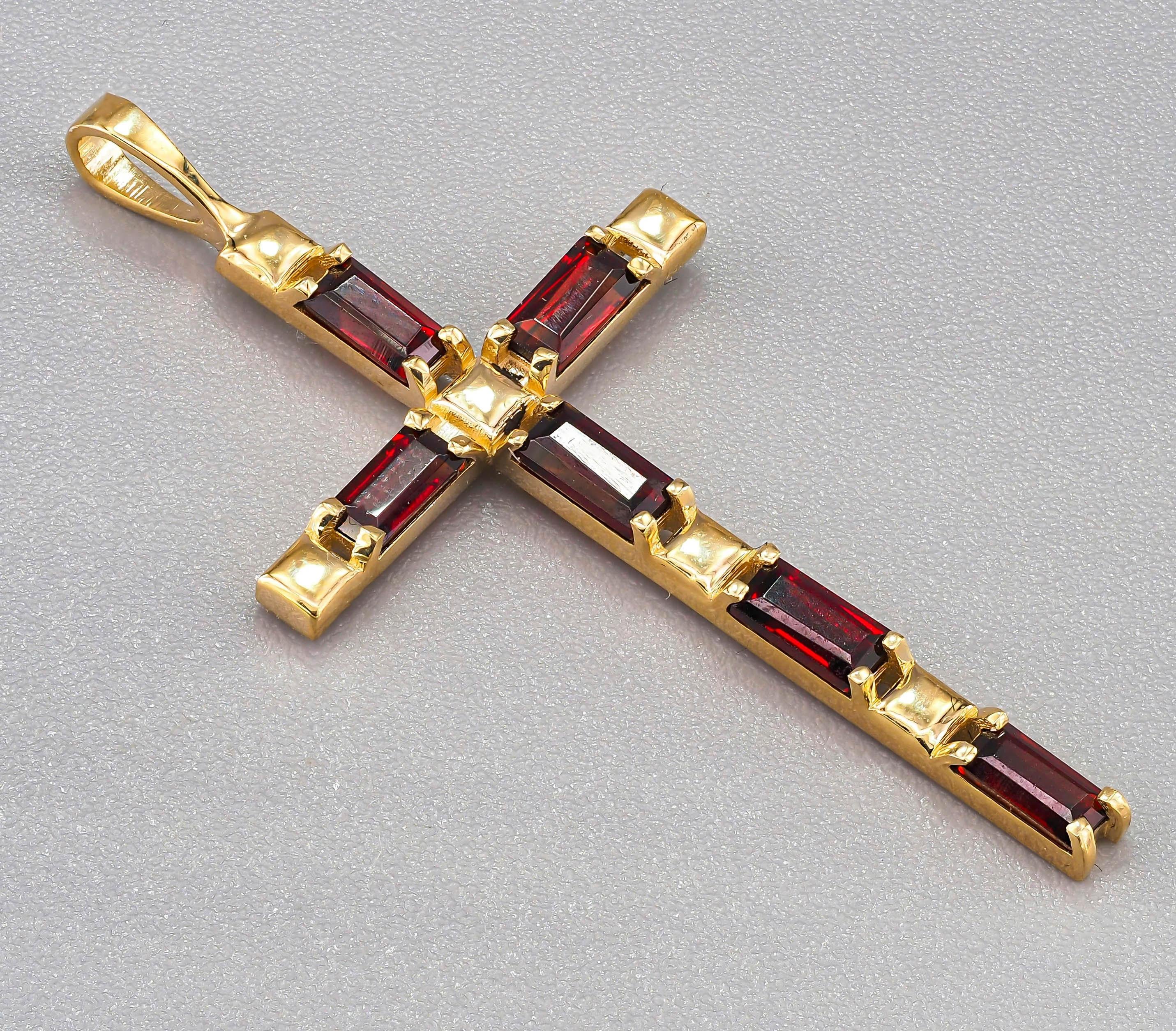 Garnet cross pendant. Gold cross pendant. Garnet cross pendant in 14k gold. Gold cross pendant with garnets Baguette garnet cross.
Weight: 1.3 g.
Gold - 14k gold 
Size: 34.66x17 mm
Stones:
Set with garnet, color - red
Baguette cut, aprox 1 ct. in