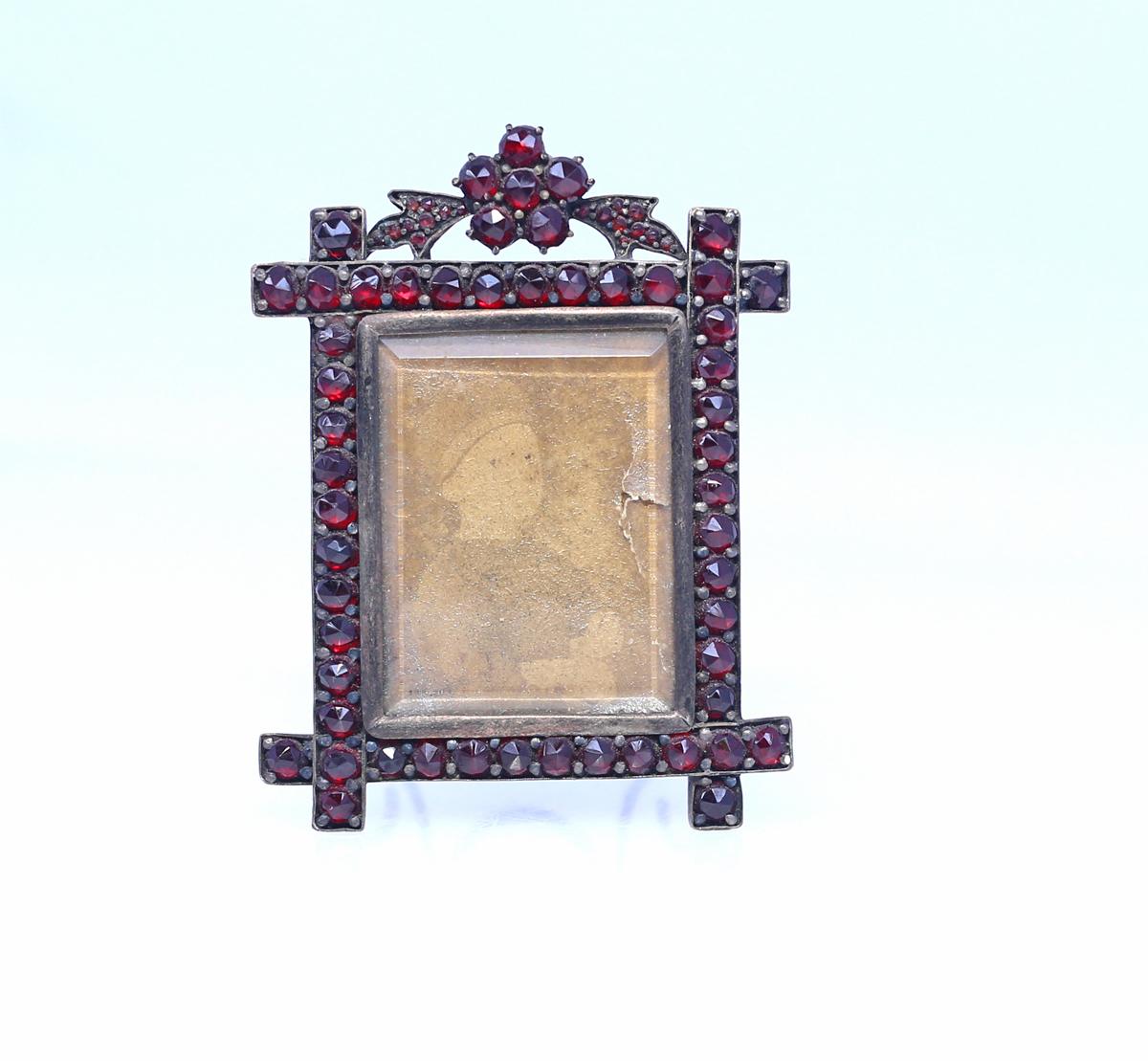 Garnet Desk Mysterious Picture Frame Property Duchess Roxburghe, 1885 In Fair Condition In Herzelia, Tel Aviv