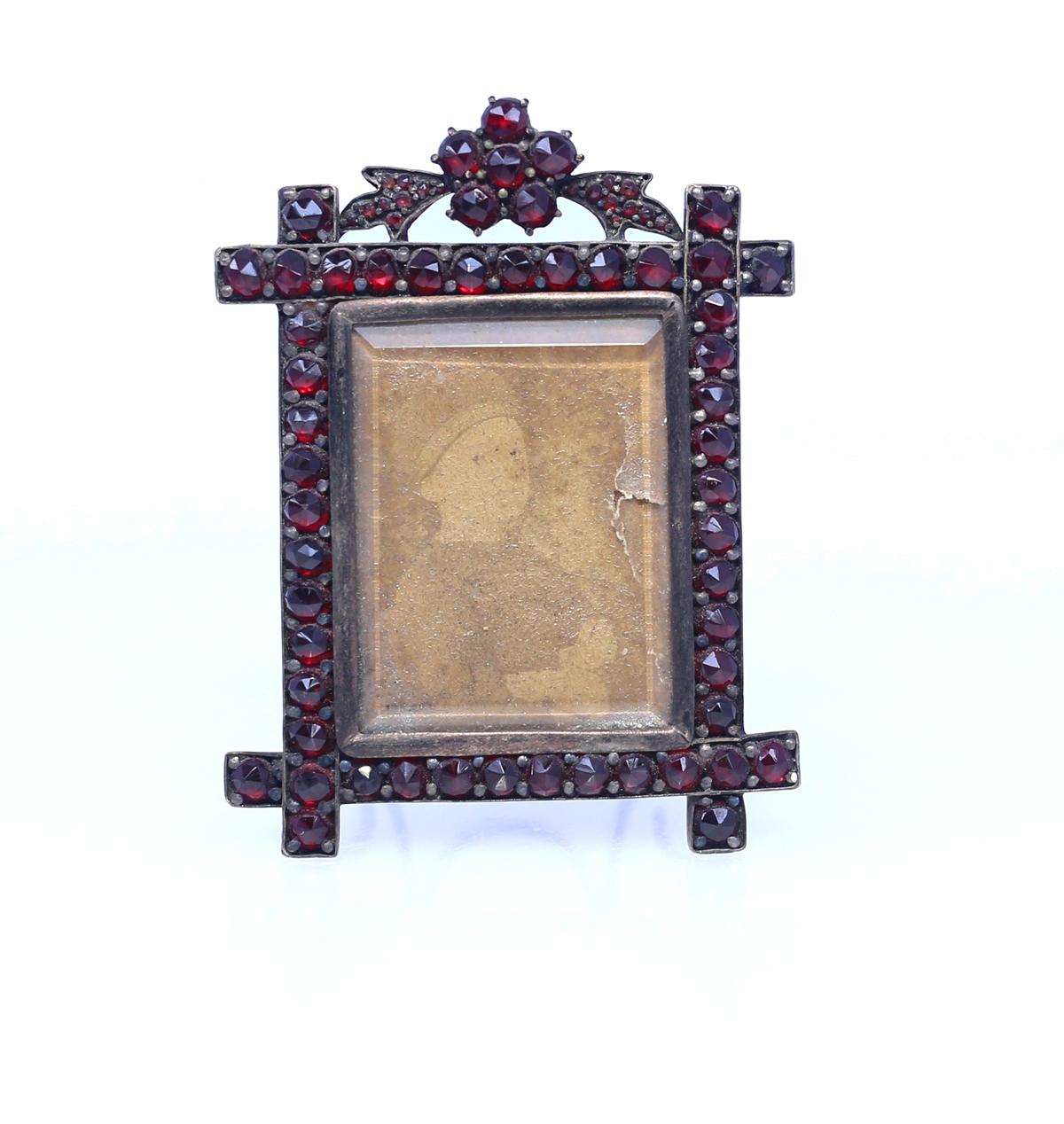 Garnet Desk Mysterious Picture Frame Property Duchess Roxburghe, 1885 1