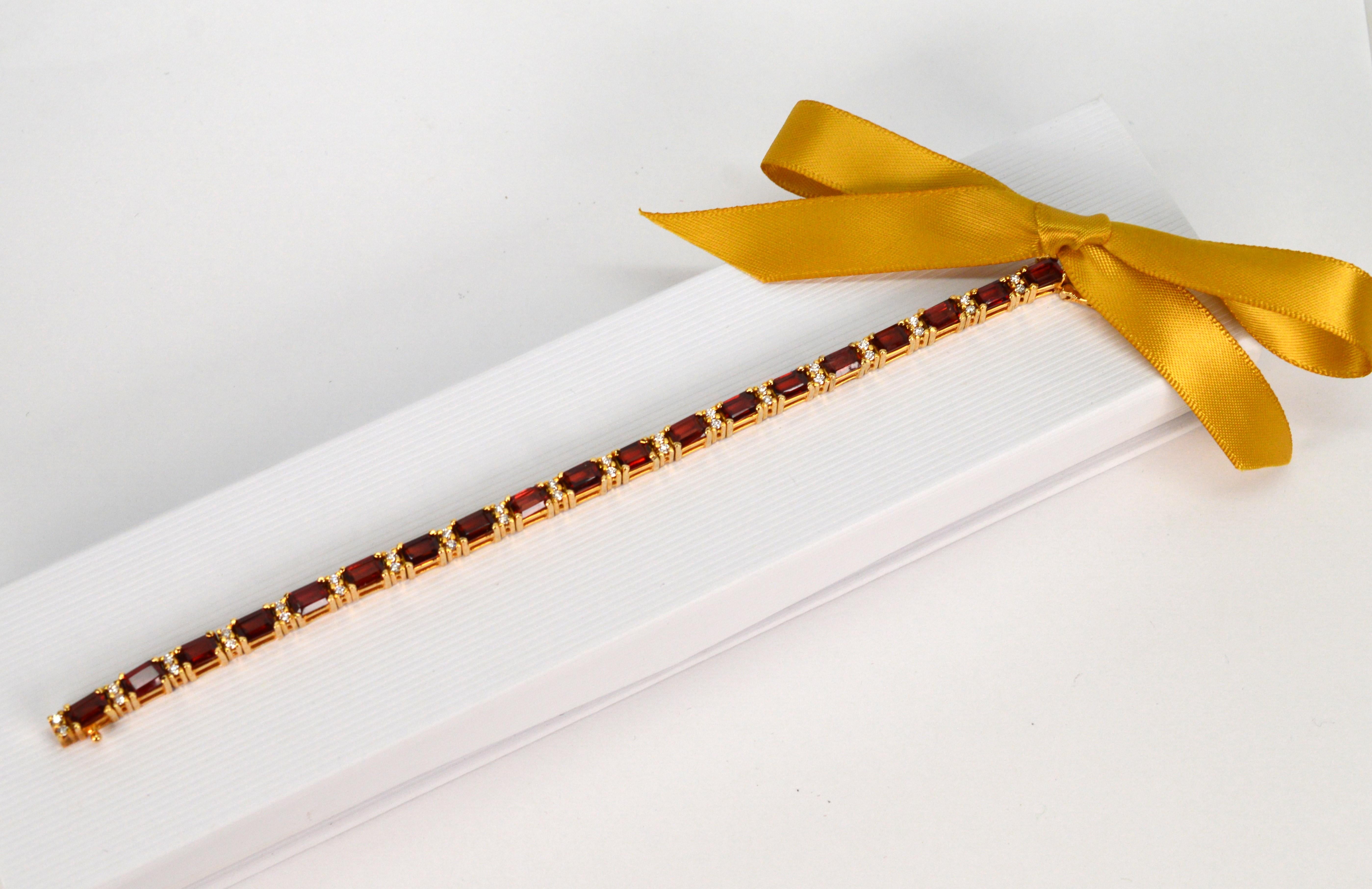 Bracciale tennis in oro giallo 14 carati con diamante e granato in vendita 6
