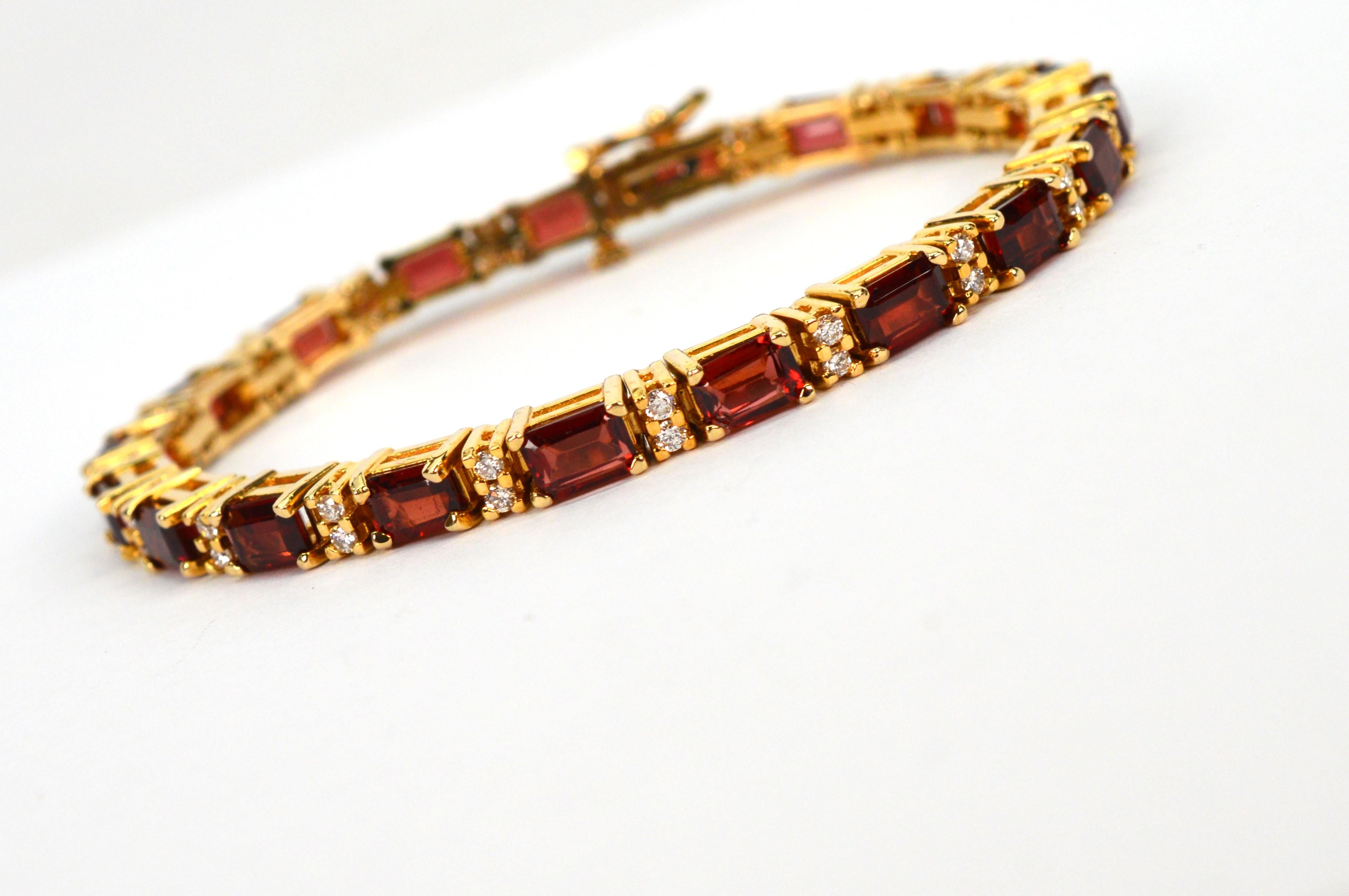 Bracciale tennis in oro giallo 14 carati con diamante e granato in vendita 7