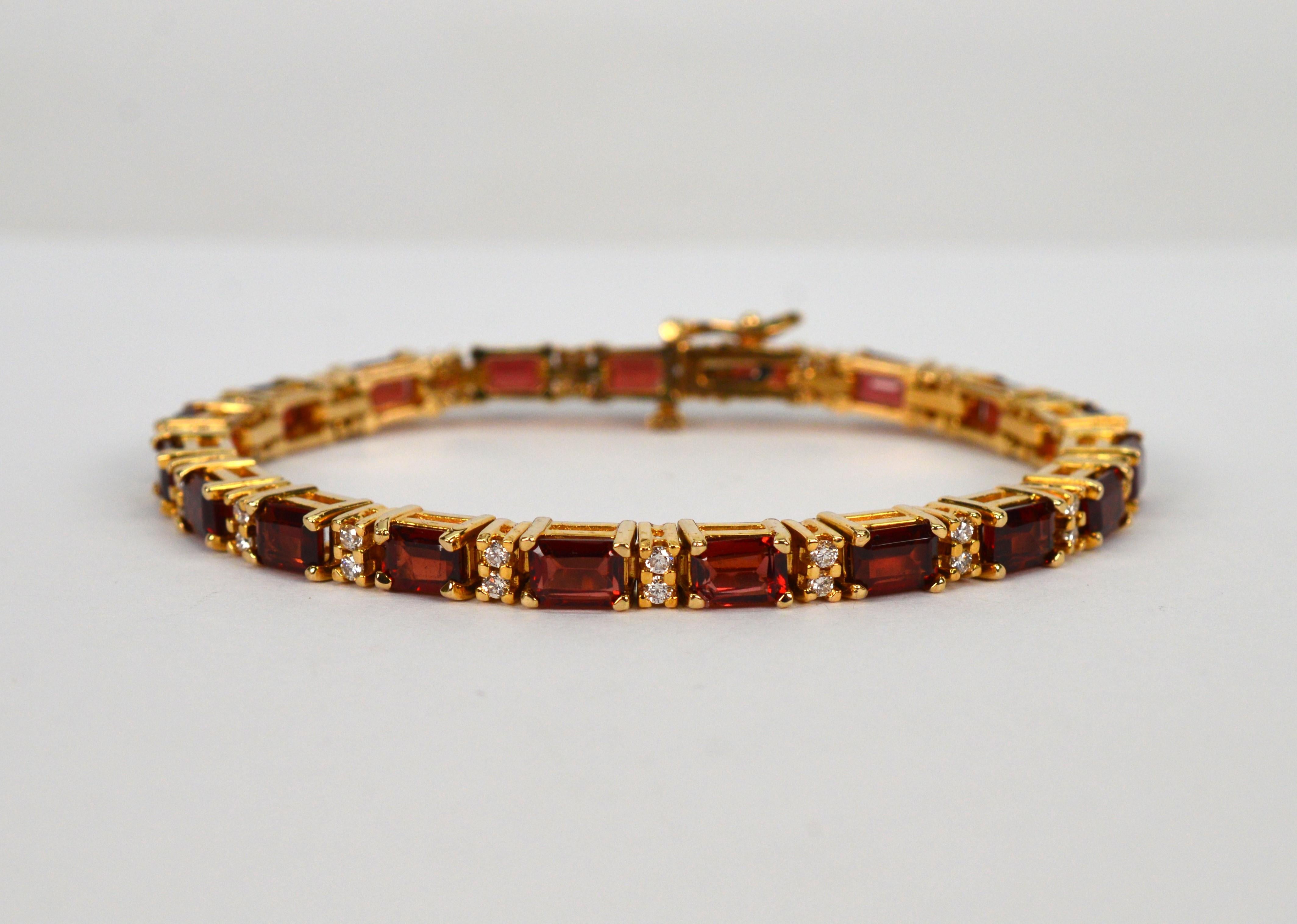 Bracciale tennis in oro giallo 14 carati con diamante e granato in vendita 1