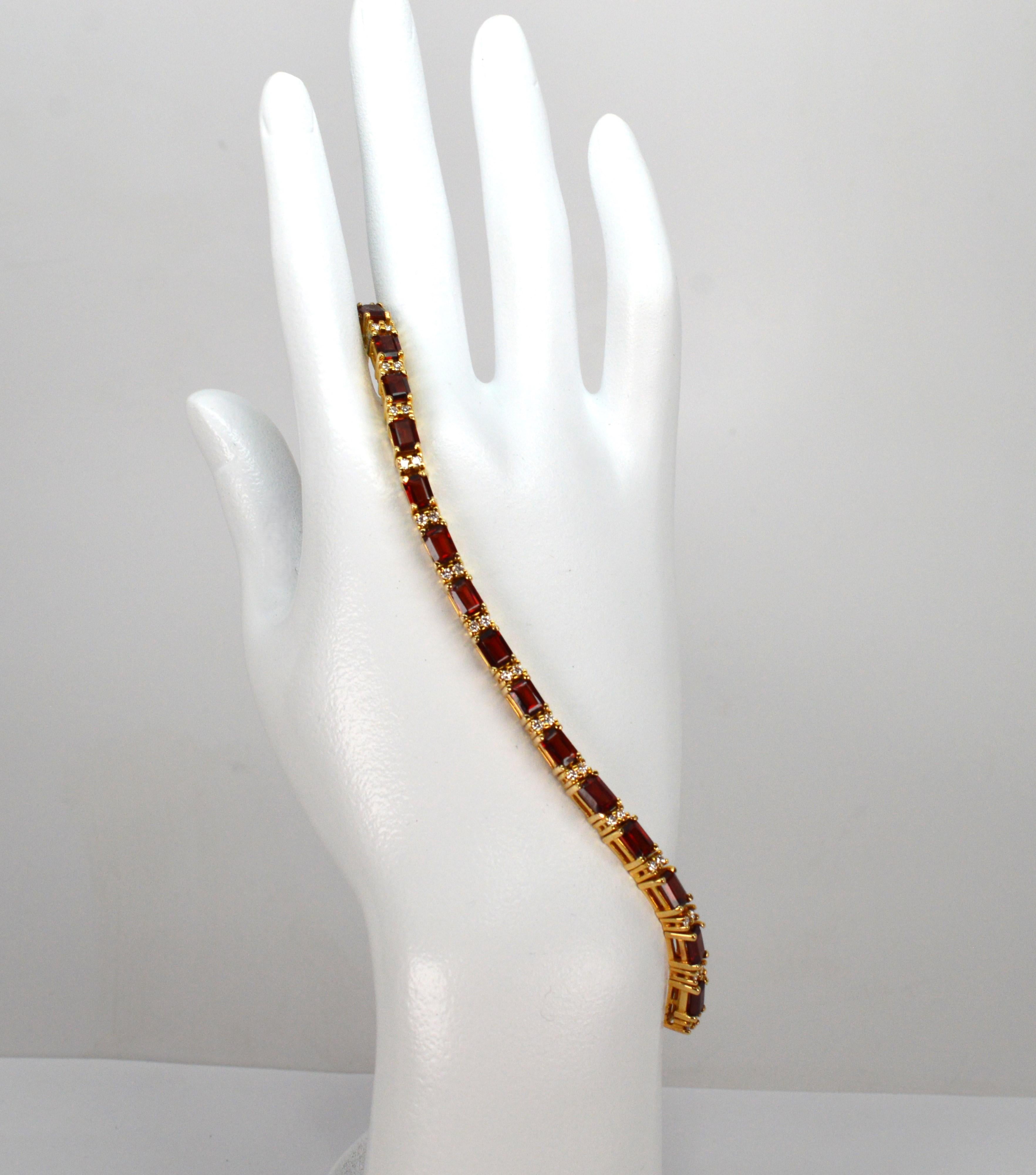 Bracciale tennis in oro giallo 14 carati con diamante e granato in vendita 3