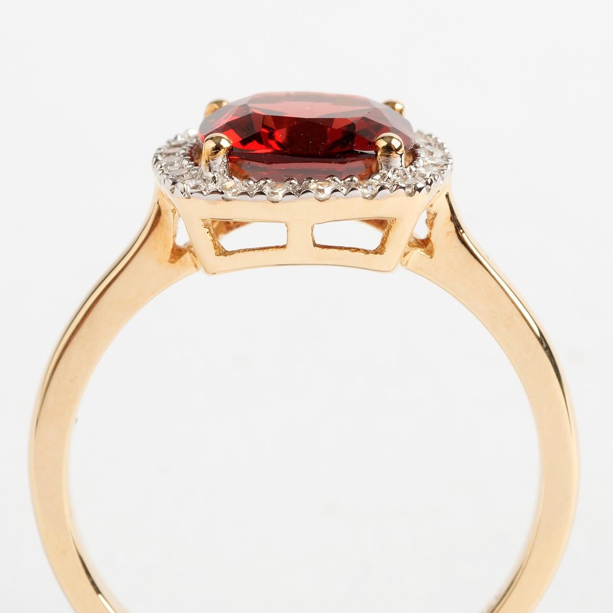 Garnet and Diamond Cluster Ring, Brilliant Cut Diamonds Large Cushion Cut Garnet In Excellent Condition In Canterbury, GB