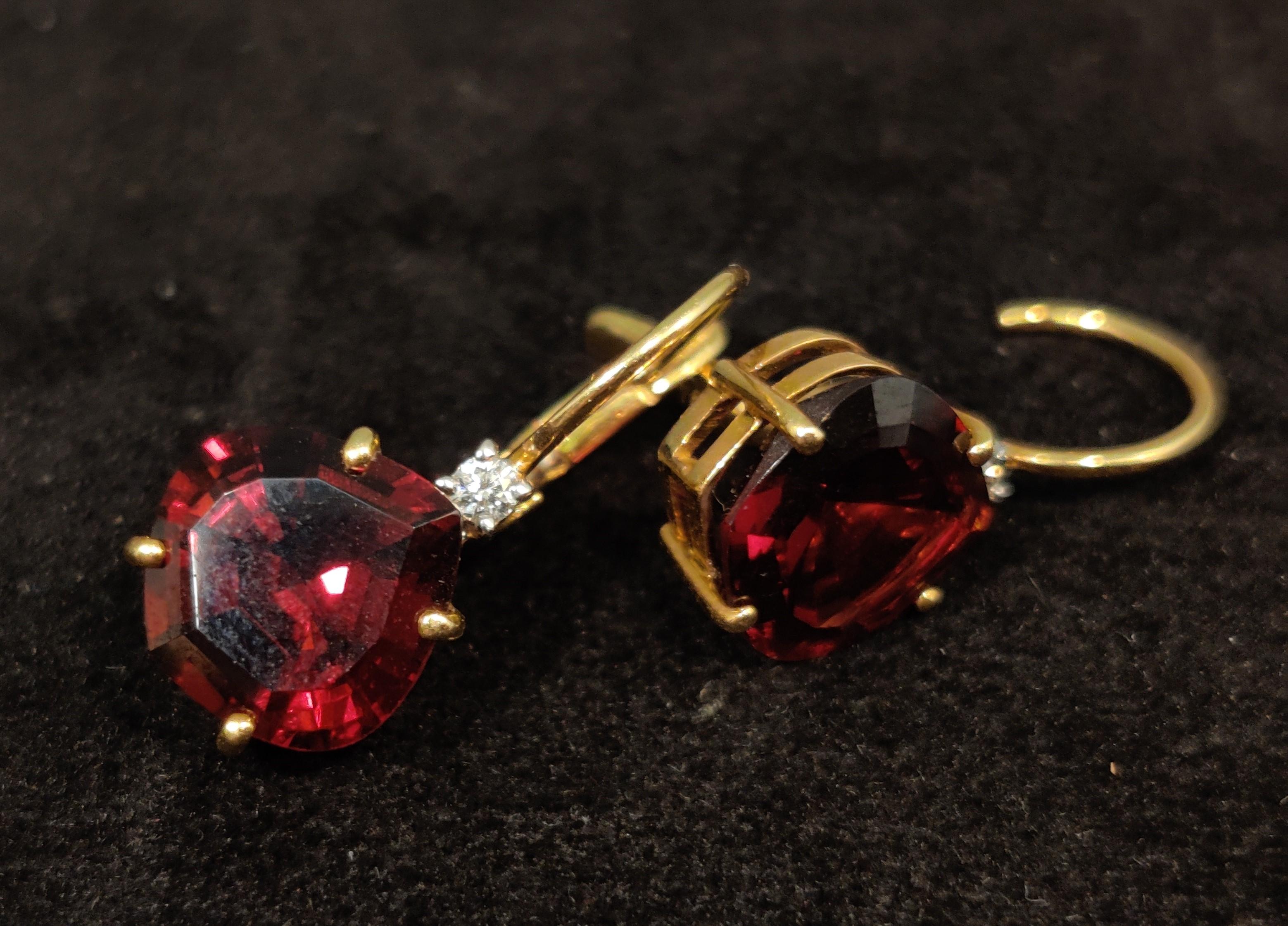 Garnet Diamond Earrings 18 K hanger For Sale 2