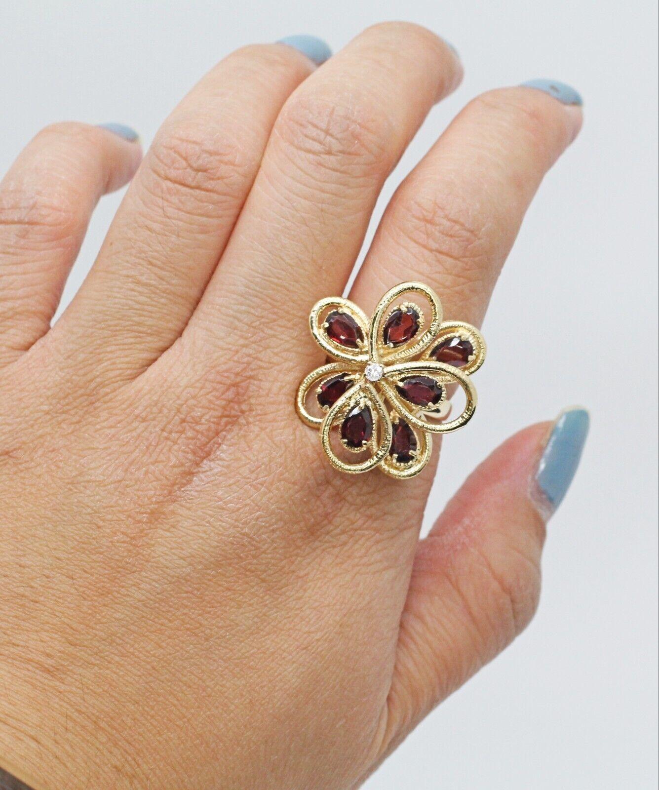 Spezifikationen: 
    MITTELSTEIN:GRANAT
    DIAMONDs:DIAMOND 
    metal:14K 
    typ:RING
    gewicht:9,17 GrS
    Ringgröße:6.5
    hallmark:14K

