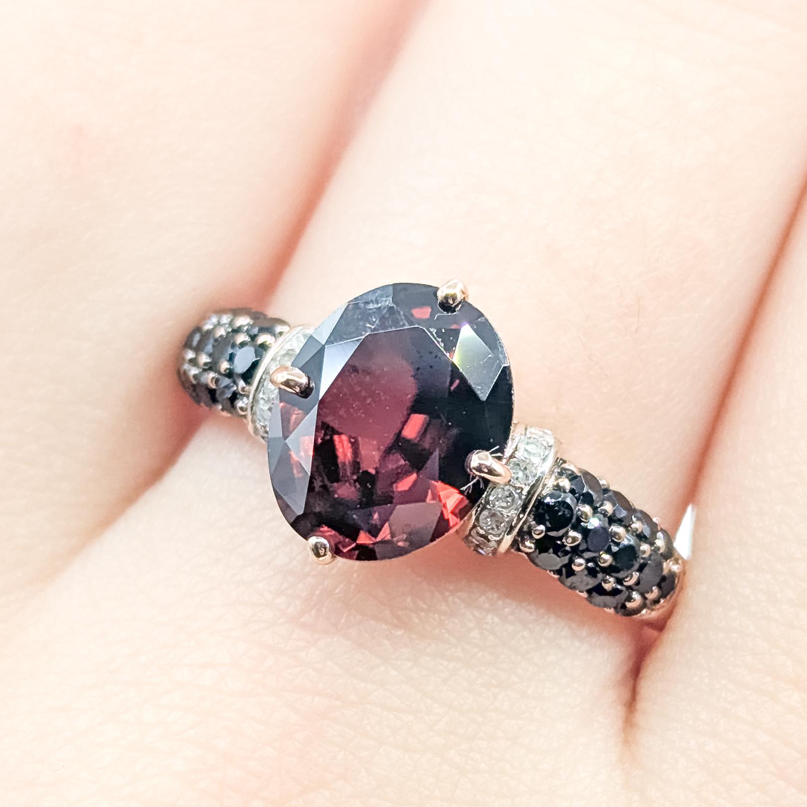 Granat & Diamant-Pavé-Ring aus 10k Rose Gold im Zustand „Hervorragend“ im Angebot in Bloomington, MN