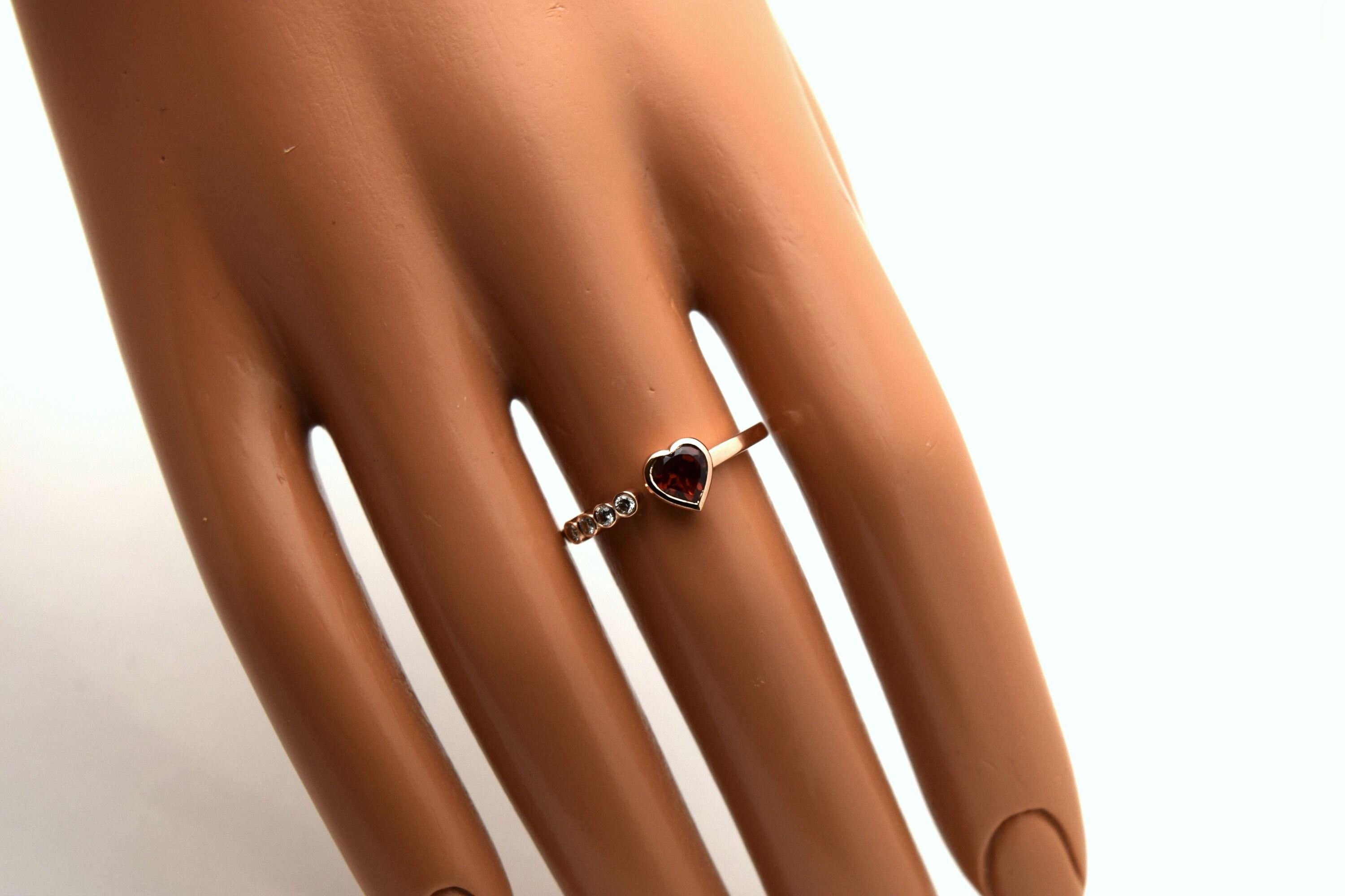 Anillo granate diamante Anillo apilable de oro de 14 KT Corte de corazón en venta