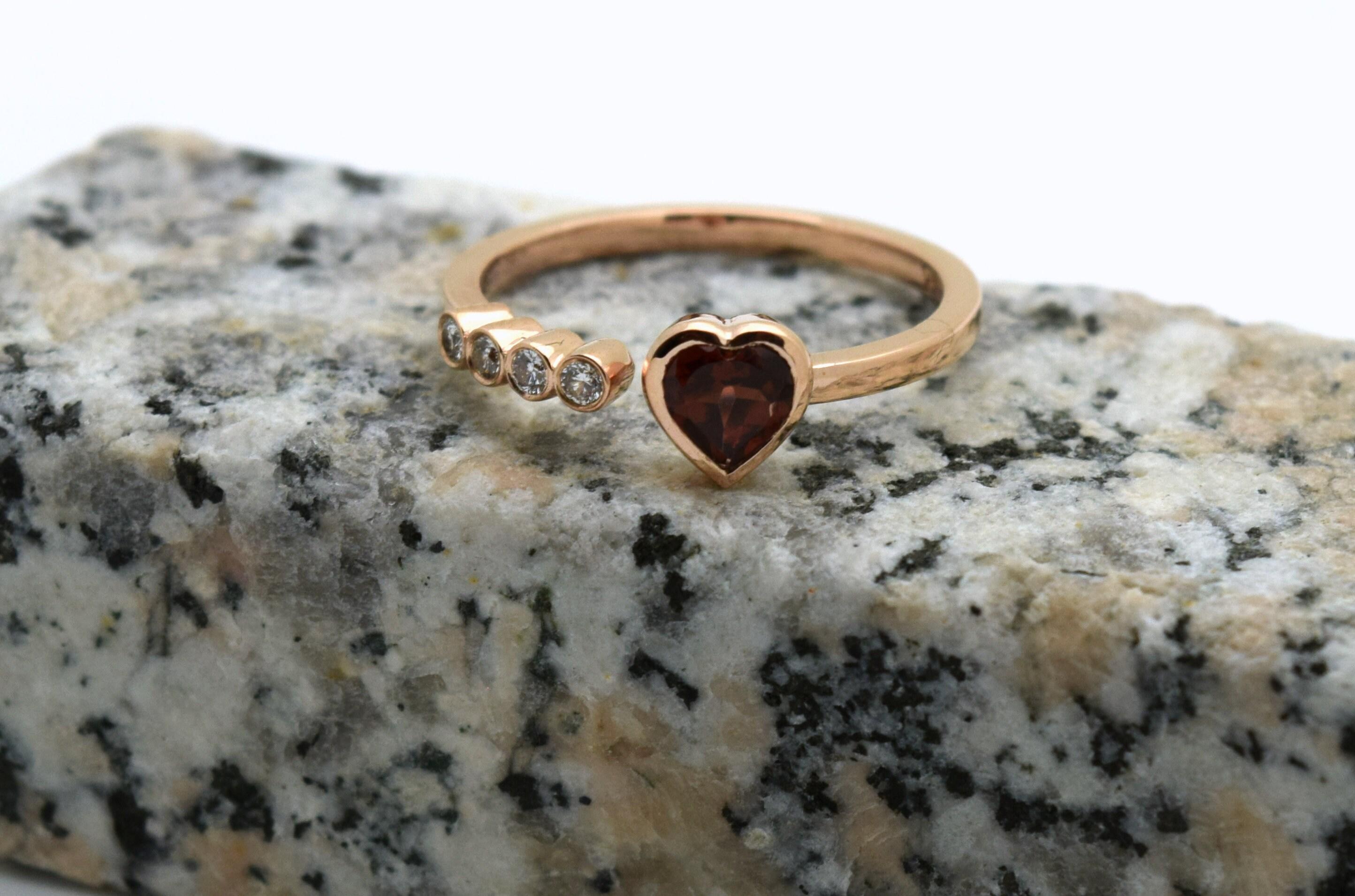 Anillo granate diamante Anillo apilable de oro de 14 KT en Nuevo estado para la venta en Boca Raton, FL
