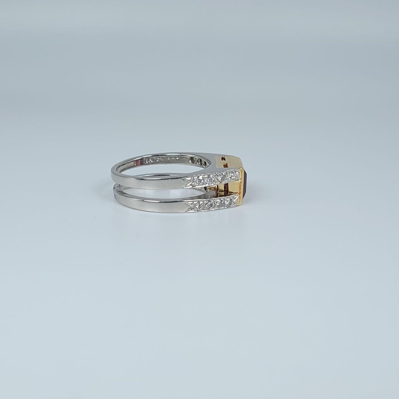 Anillo de diamantes granate Cóctel Anillo minimalista moderno Platino y oro de 18 quilates en venta 3
