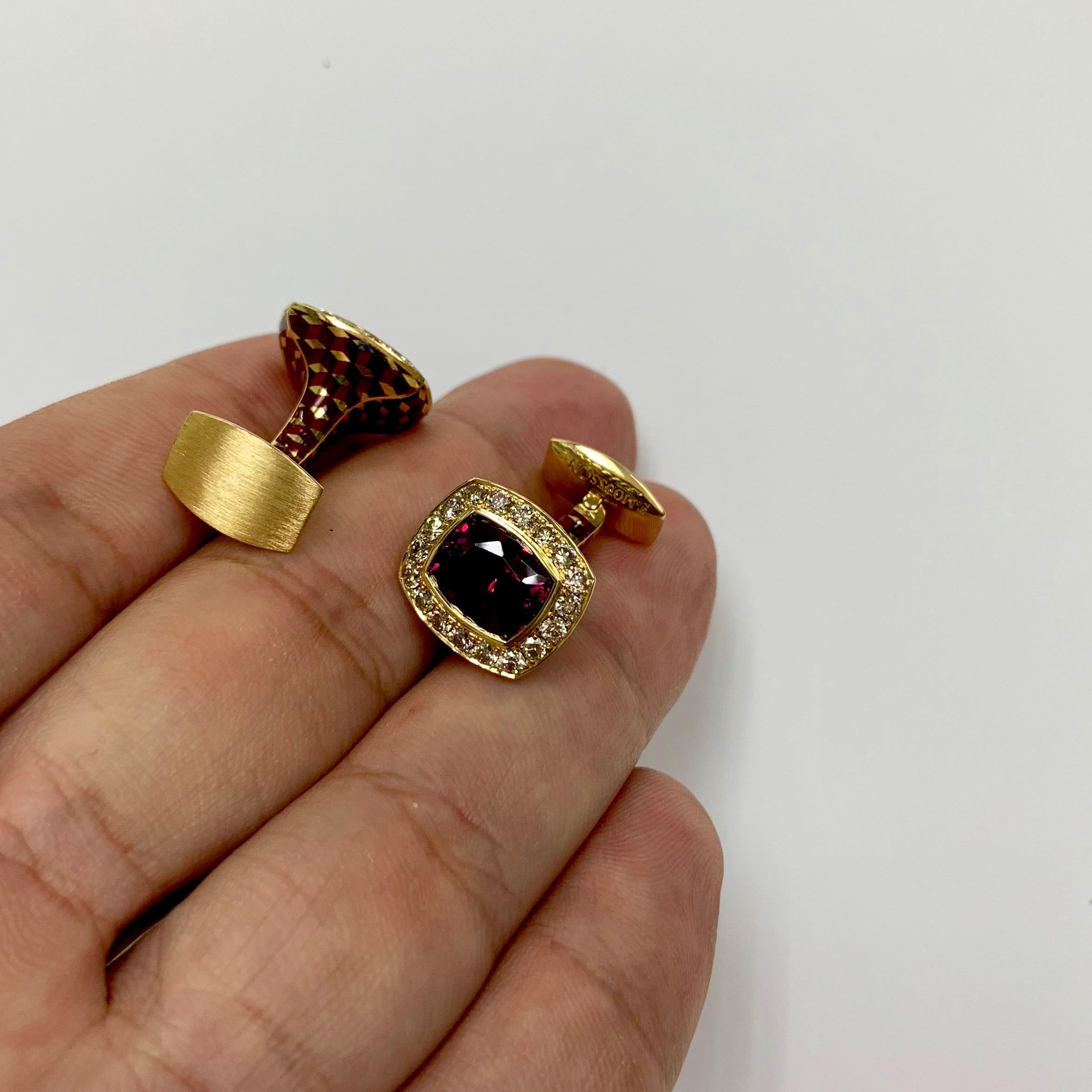 Garnet Diamonds 18 Karat Yellow Gold Male Enamel Ring and Cufflinks Suite For Sale 3