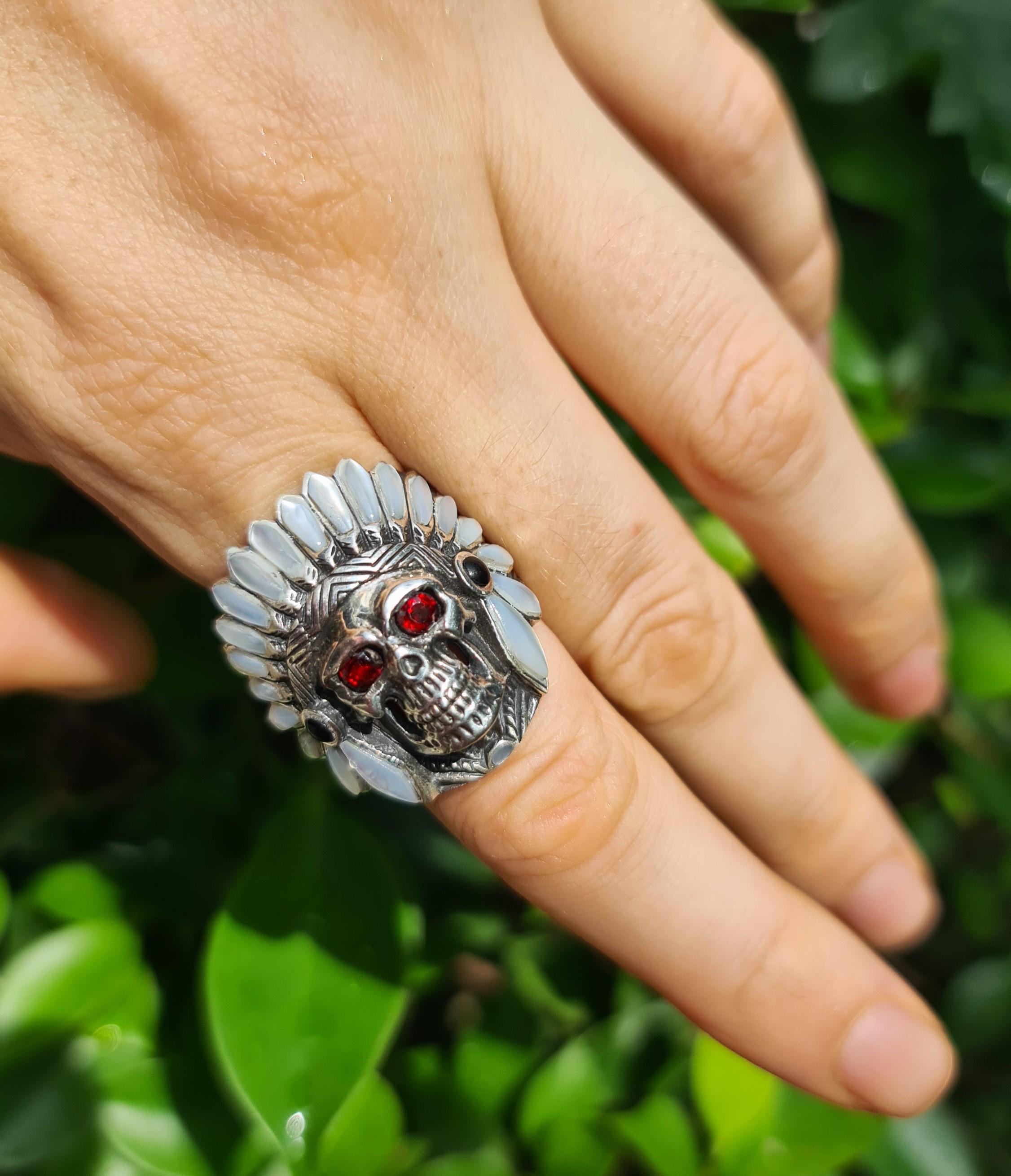 Amerikanischer Indianer Totenkopf Stammes-Krieger-Ring aus Sterlingsilber 925 mit Granataugen im Angebot 7