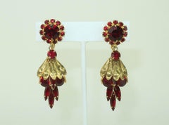 Orecchini a goccia con strass in vetro granato, anni '60