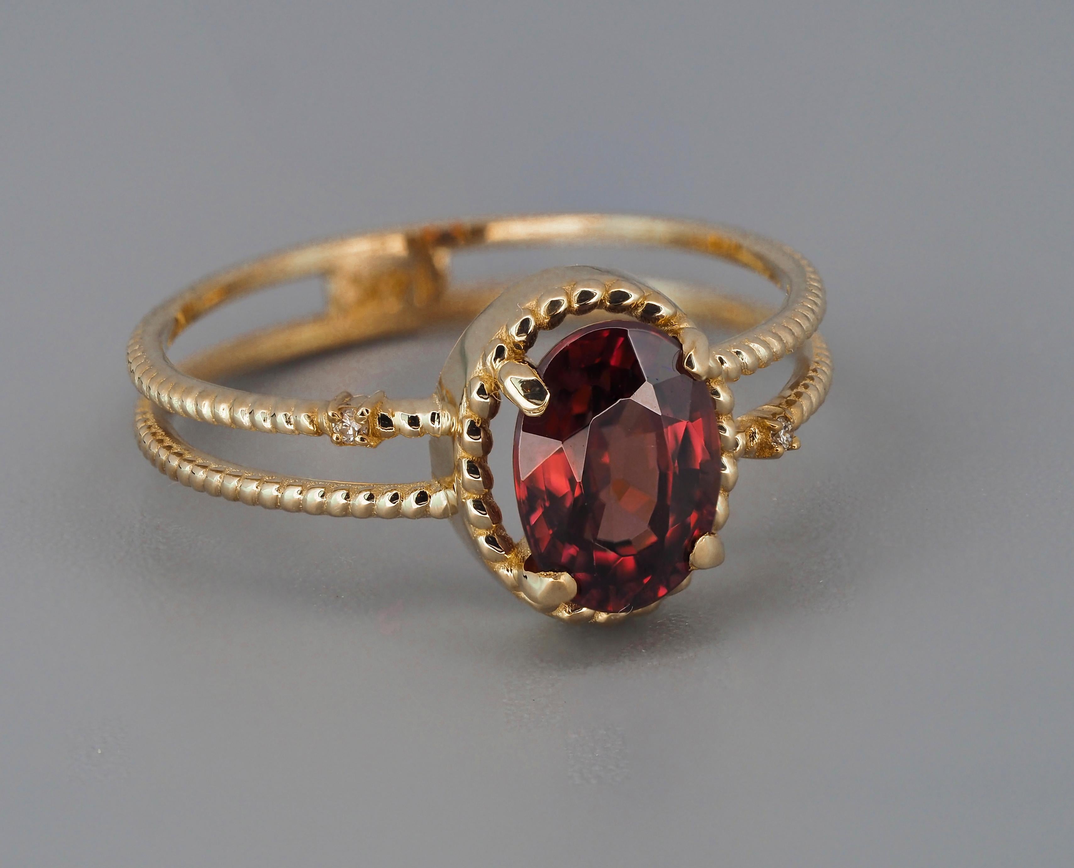 Modern  Oval Garnet Ring in 14k gold For Sale