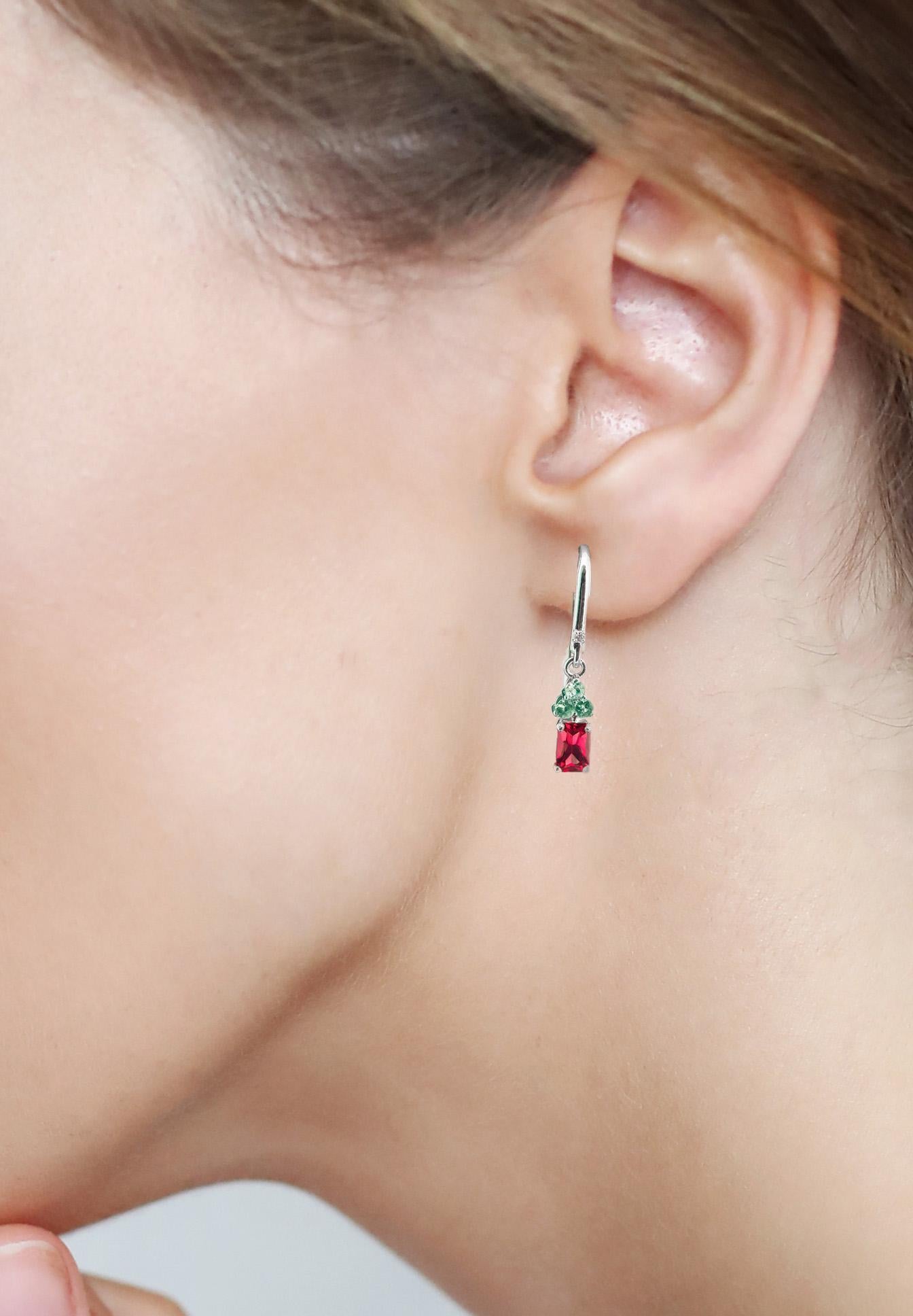 Orecchini con granato e zaffiro verde in oro 14k in vendita 2