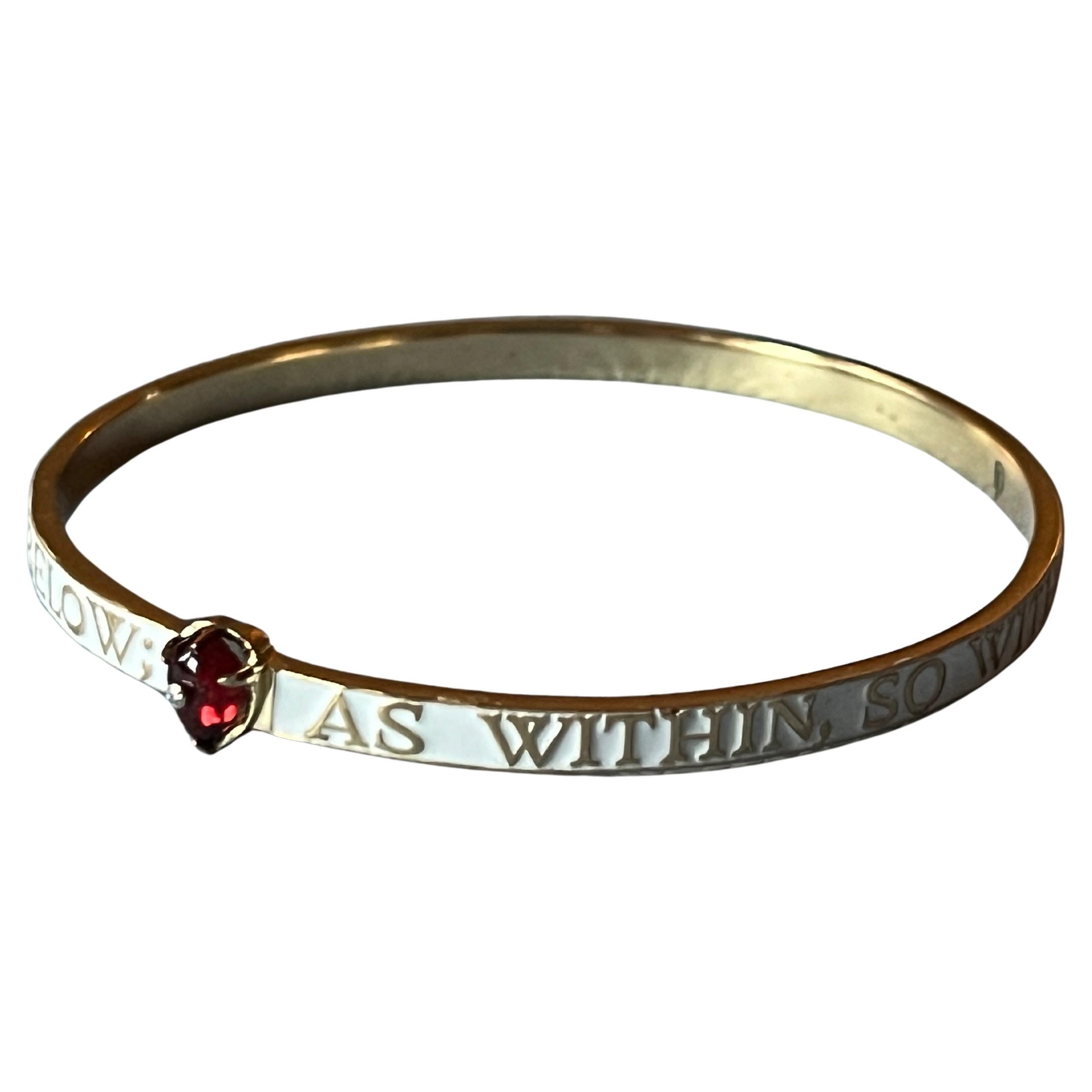 Weißer Emaille-Armreif Granat Herz im Zustand „Neu“ im Angebot in Los Angeles, CA