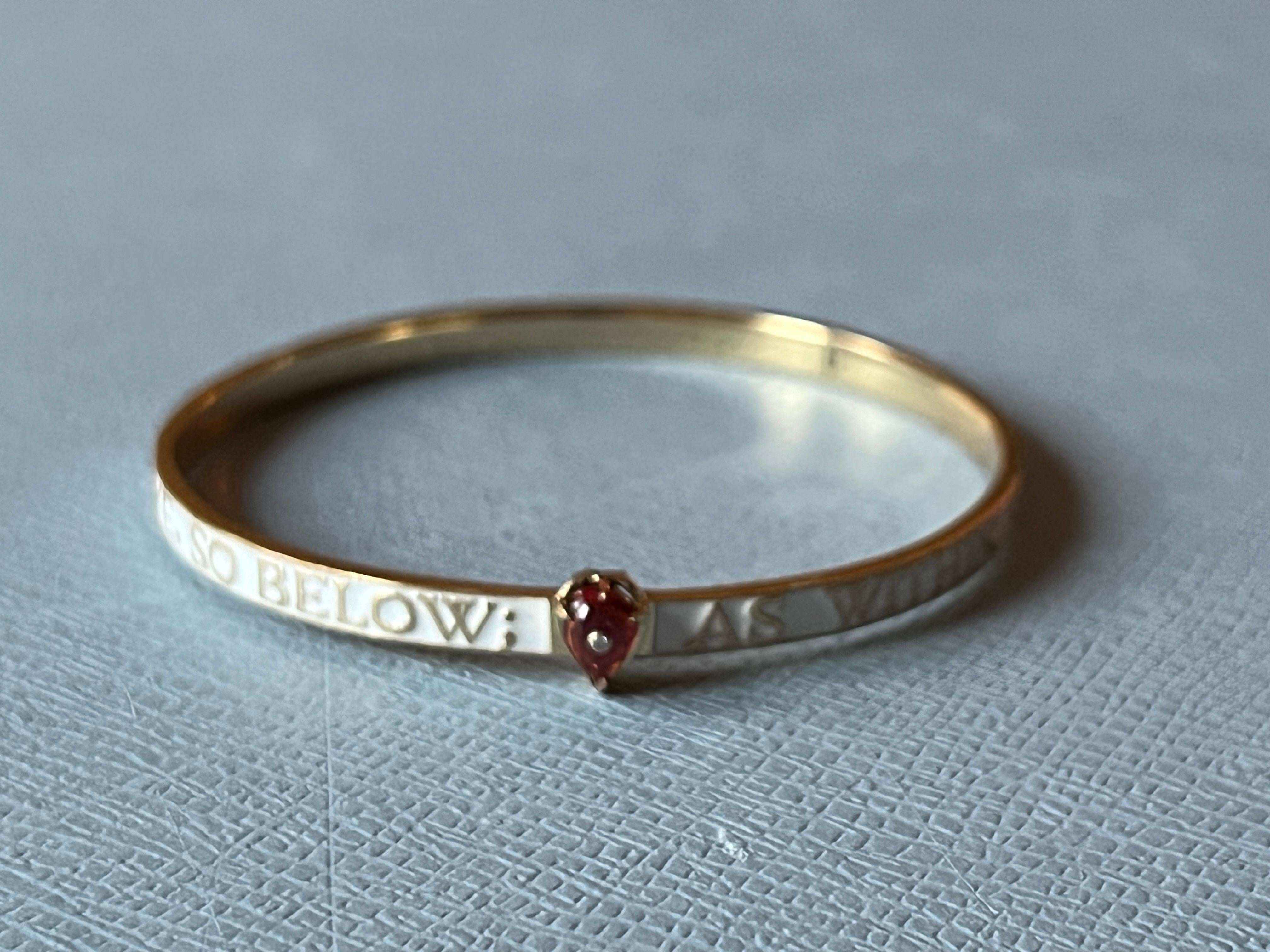 Bracciale con diamante e granato Bangle in stile vittoriano con smalto bianco Hermetica in vendita 3
