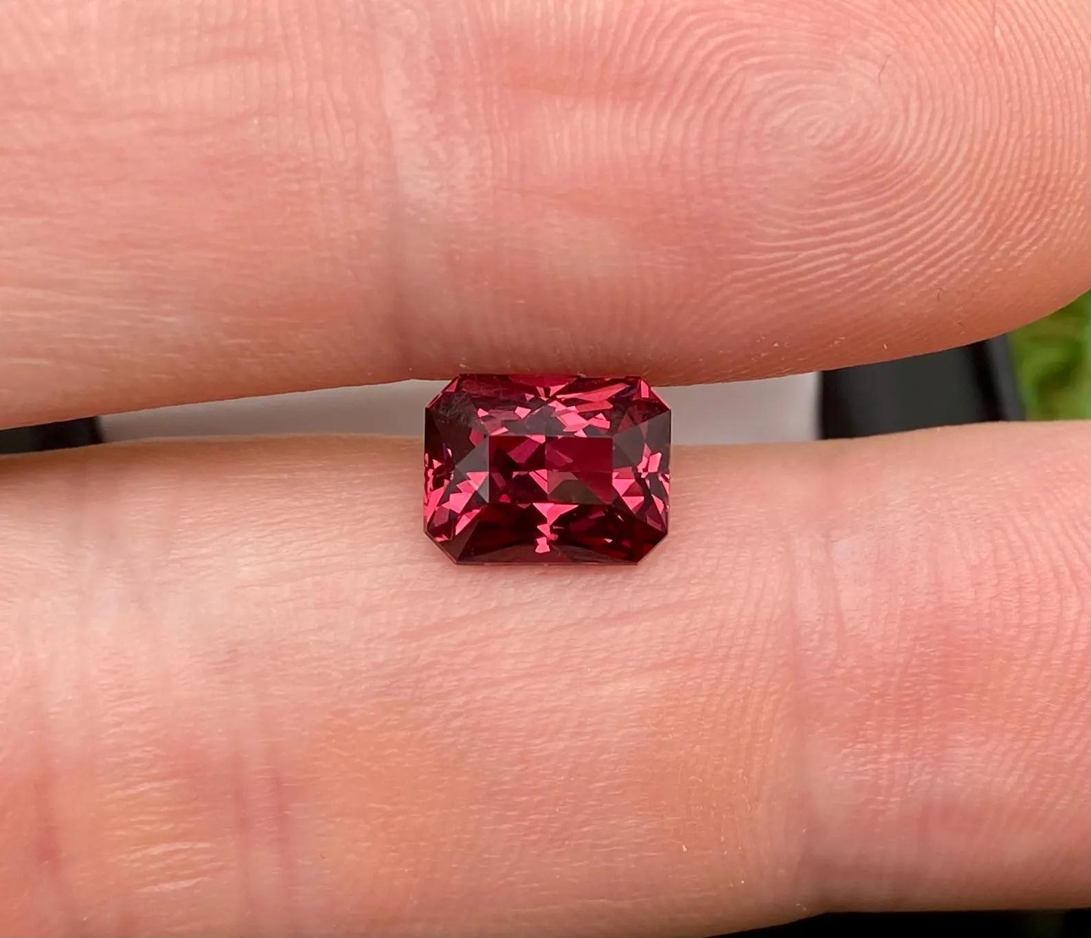 Garnet Malaya Natural Loose Gemstone 3.13 Ct. Octagon cut, Tanzania, certificate For Sale 5