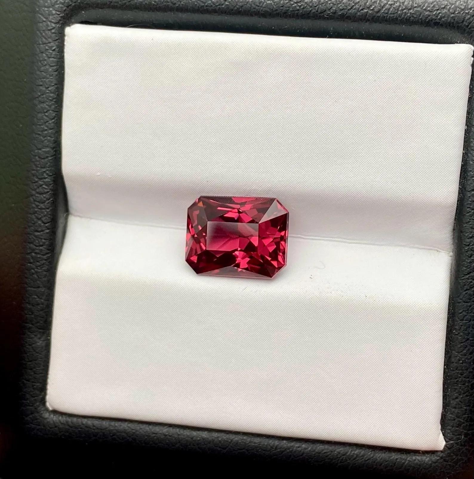 Garnet Malaya Natural Loose Gemstone 3.13 Ct. Octagon cut, Tanzania, certificate For Sale 6
