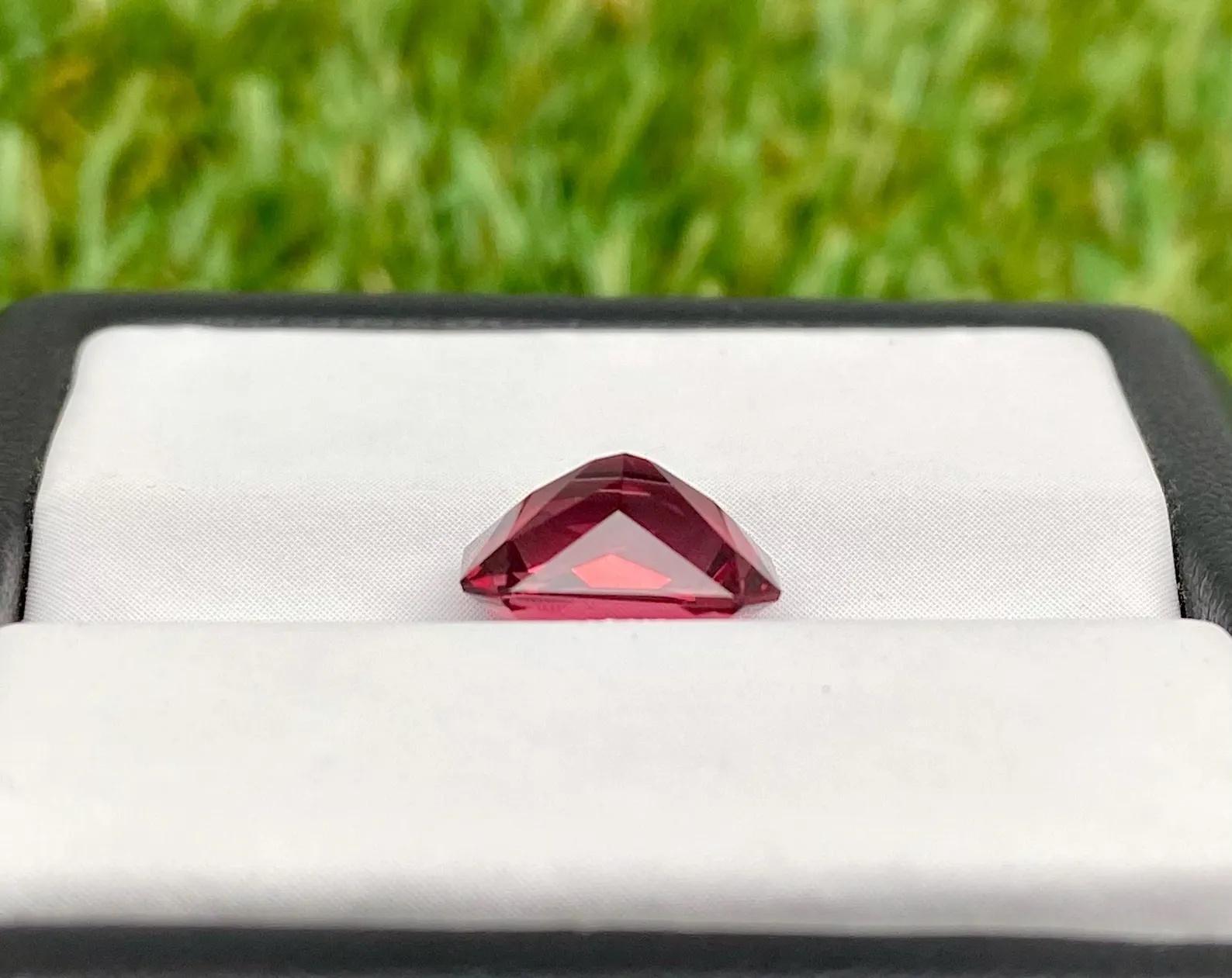 Octagon Cut Garnet Malaya Natural Loose Gemstone 3.13 Ct. Octagon cut, Tanzania, certificate For Sale